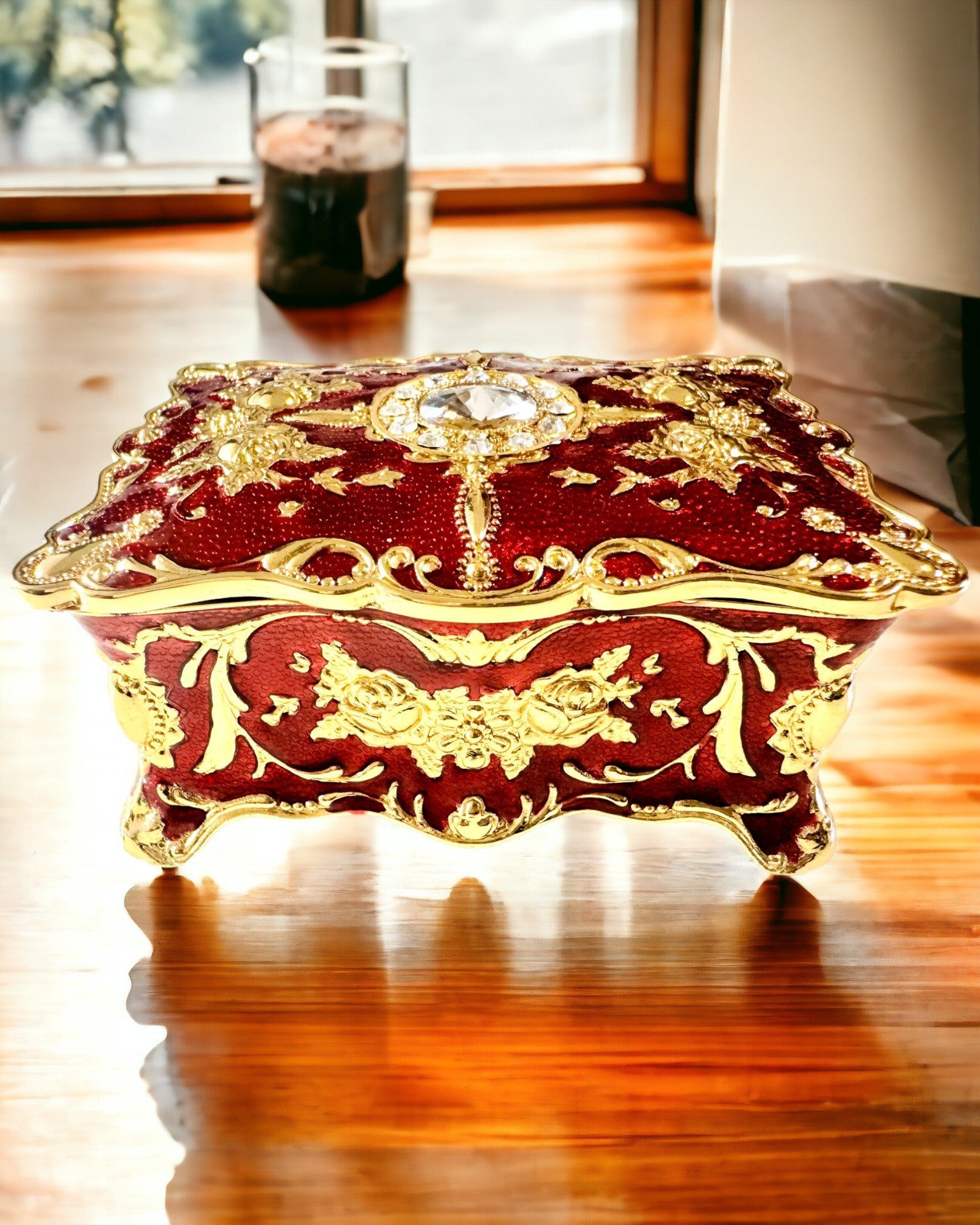 Smykkeskrin, Organisator for Smykker i Vintage Stil – Metallskrin med Dekorative Elementer