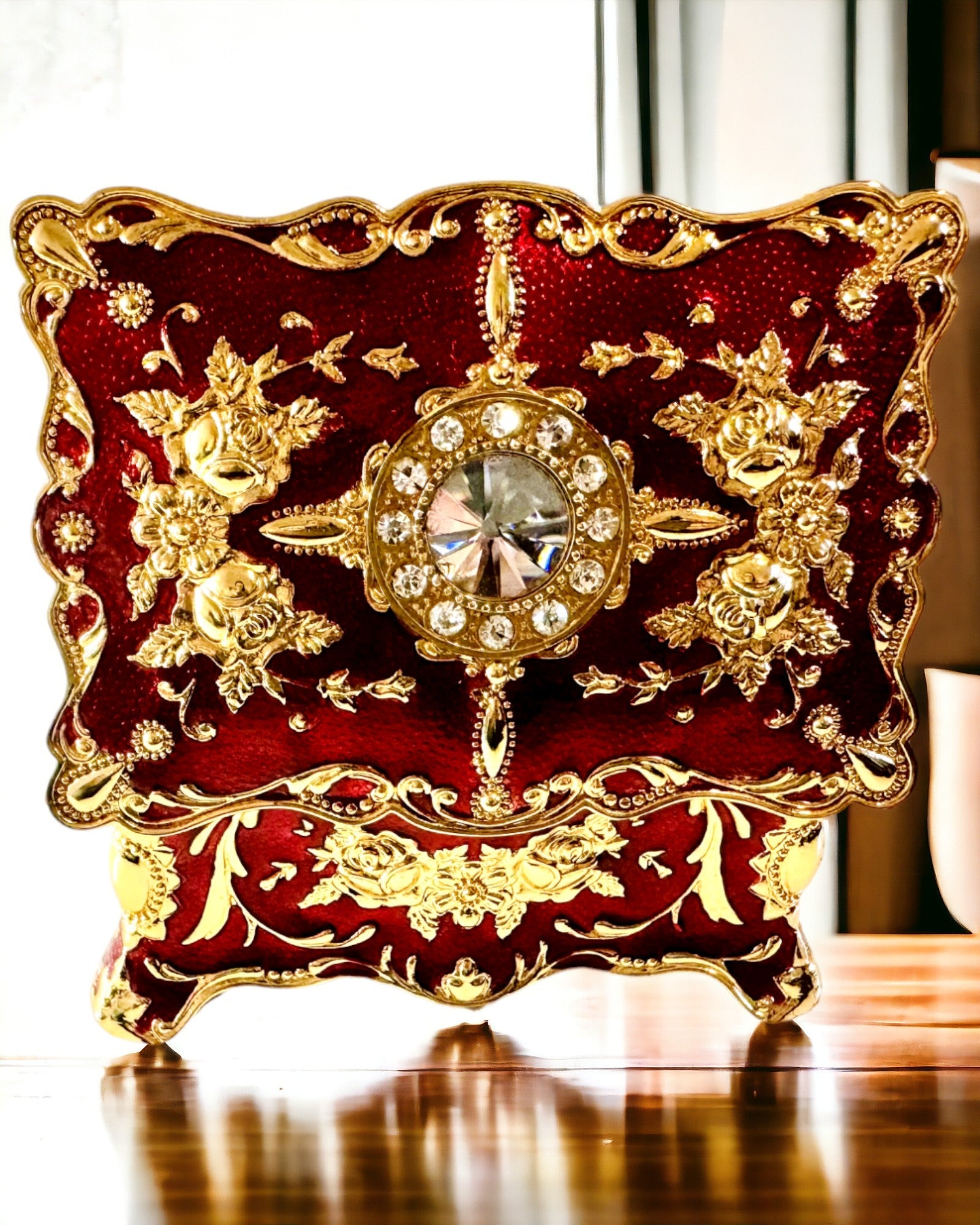 Smykkeskrin, Organisator for Smykker i Vintage Stil – Metallskrin med Dekorative Elementer