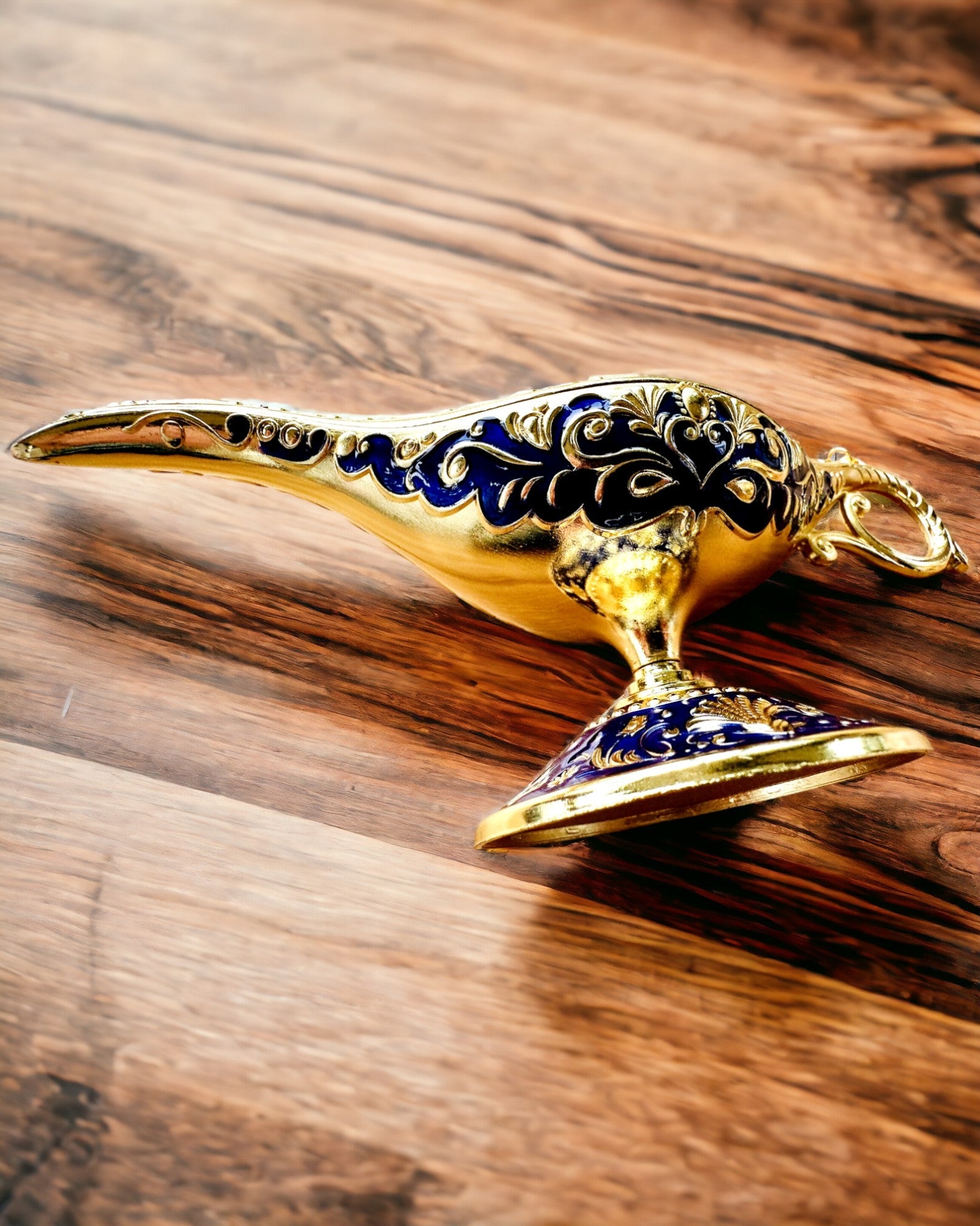 Magisk Aladdins Lampe med Gravering - Mørk Blå Variant, flettet med gull