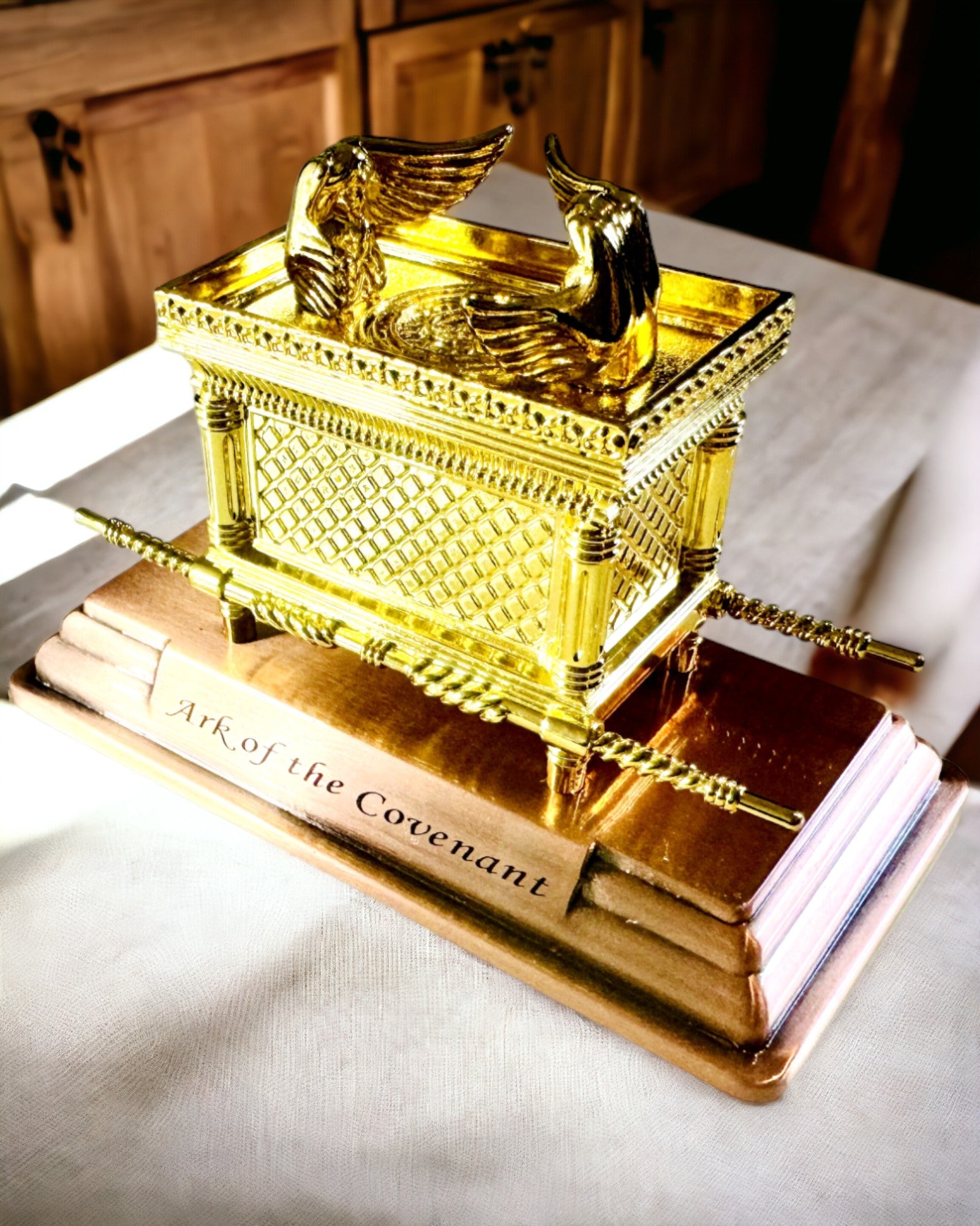 Forgylt replika av Paktens Ark – Dekorativ Ark-statue i kobber i størrelse XL 28x15.6x20 cm