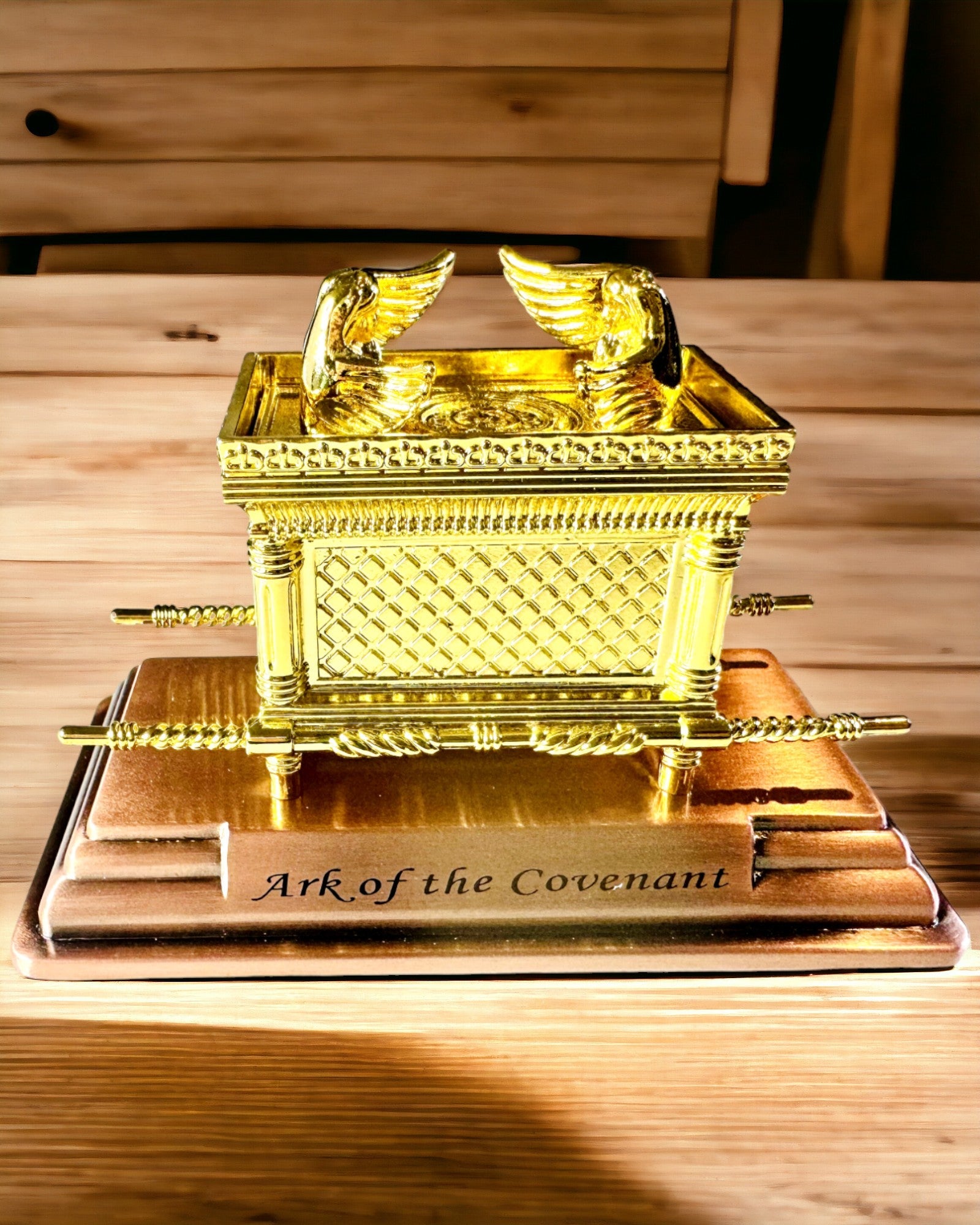 Forgylt replika av Paktens Ark – Dekorativ Ark-statue i kobber i størrelse XL 28x15.6x20 cm