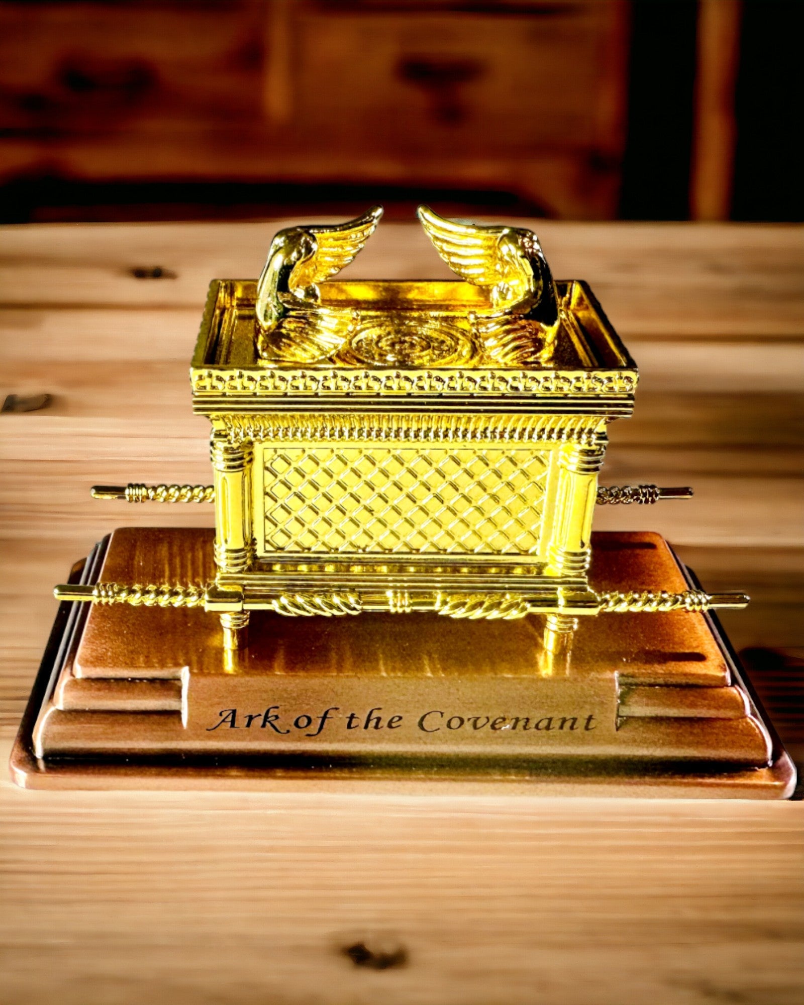 Forgylt replika av Paktens Ark – Dekorativ Ark-statue i kobber i størrelse XL 28x15.6x20 cm