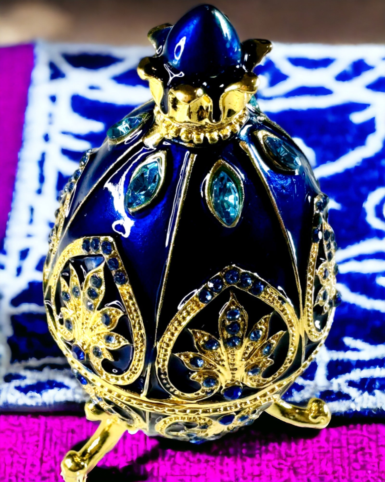 Eksklusivt Fabergé-egg - mørk blå farge – Dekorativt smykkeskrin i emalje