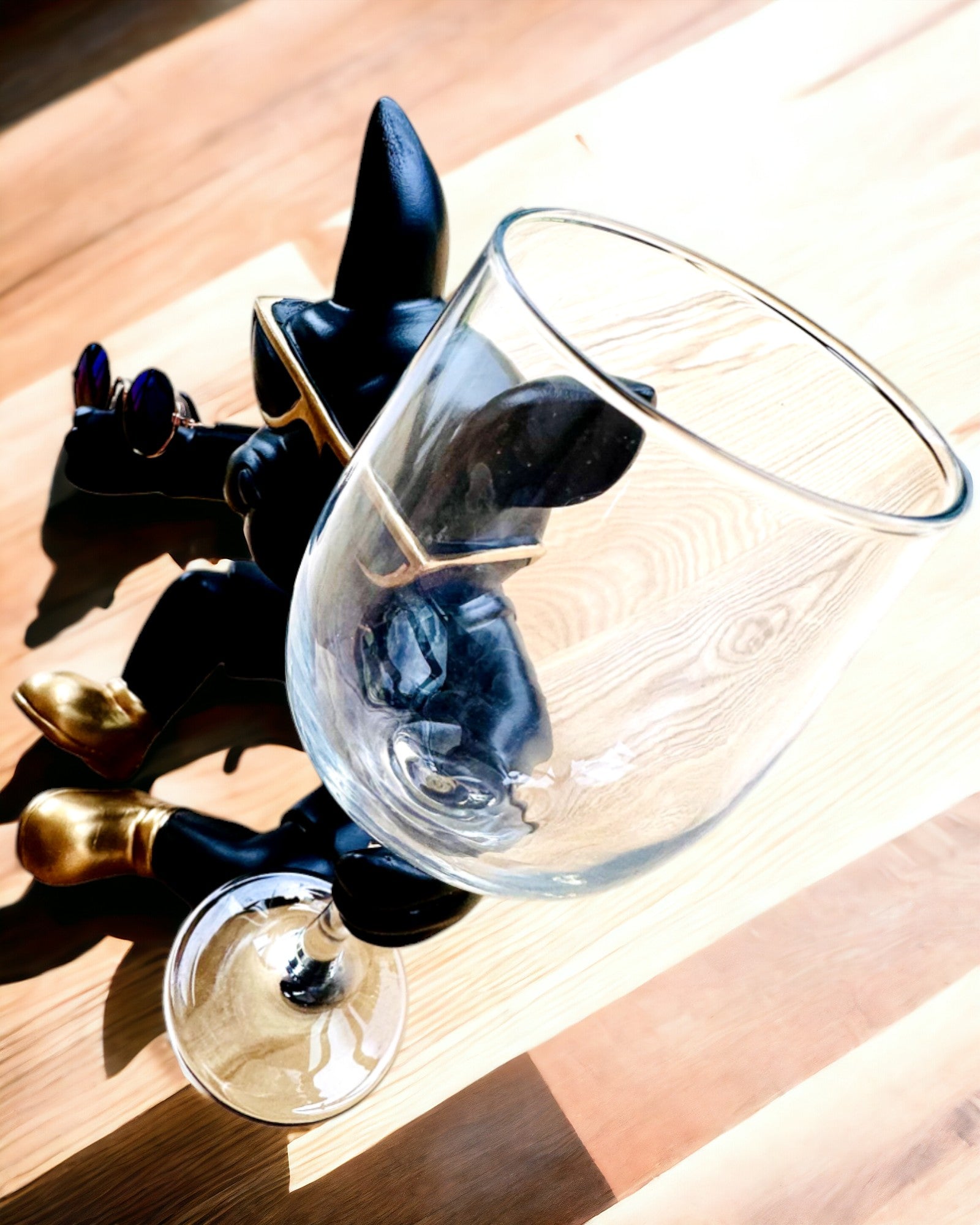 Eksklusiv figur "Stilig Bulldog", svart farge, stativ for vinglass eller champagneglass, personalisering med gravering