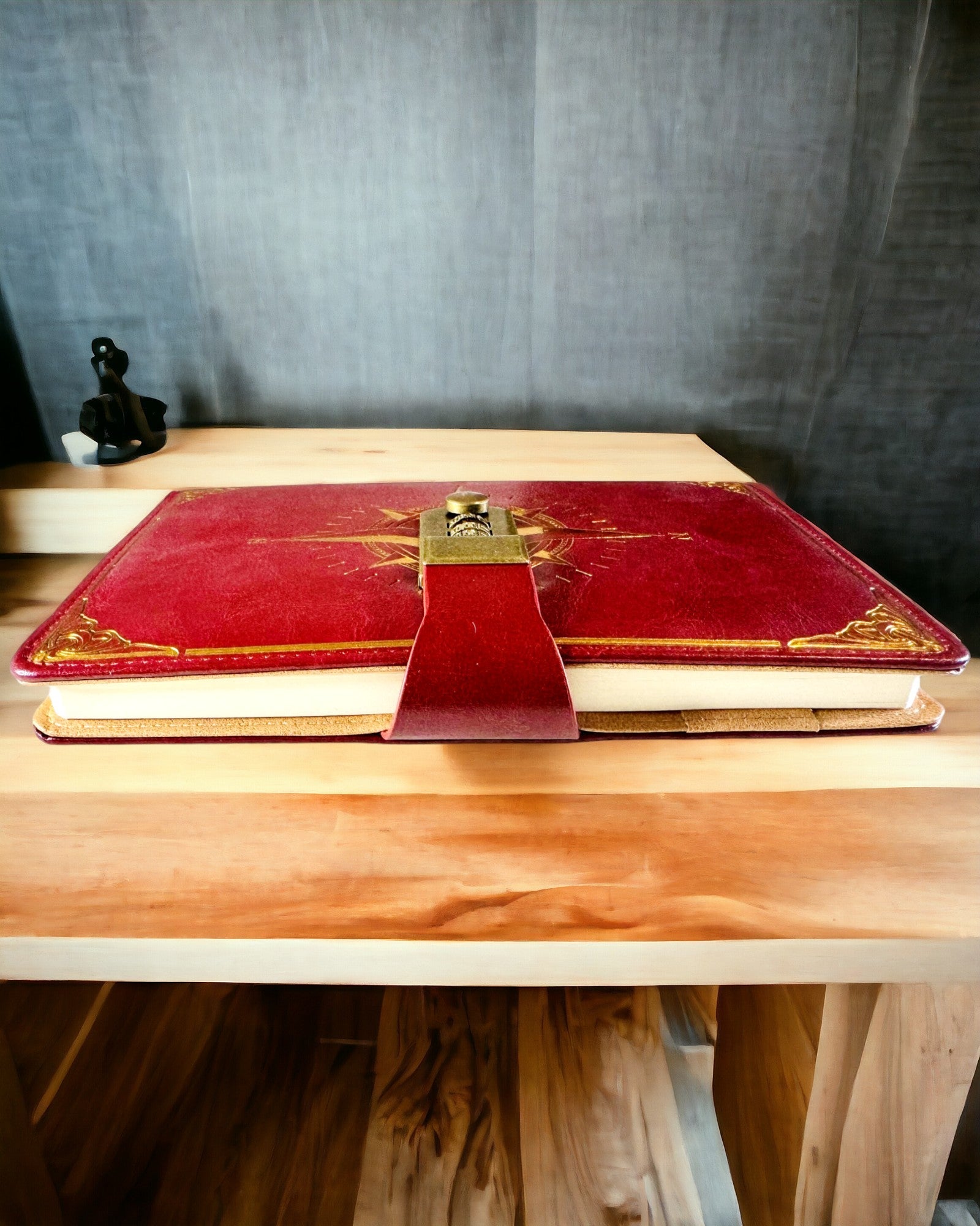 Premium Notatbok med Kodelås A5 - Vintage Stil med Kompass, Japansk Design, Papirvarer for Studenter og Forretning. Personalisering med Gravering