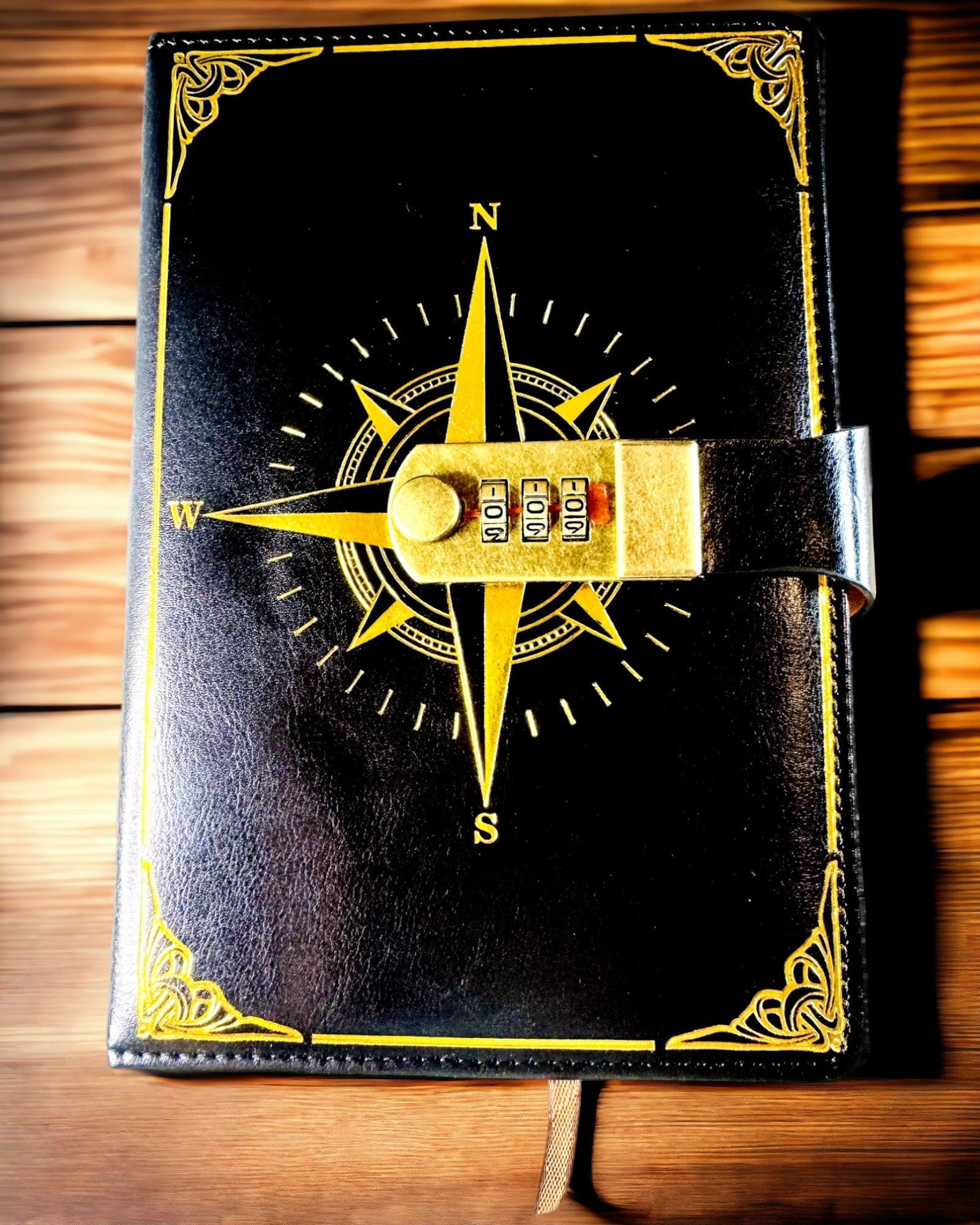 Premium Notatbok med Kodelås A5 - Vintage Stil med Kompass, Japansk Design, Papirvarer for Studenter og Forretning. Personalisering med Gravering