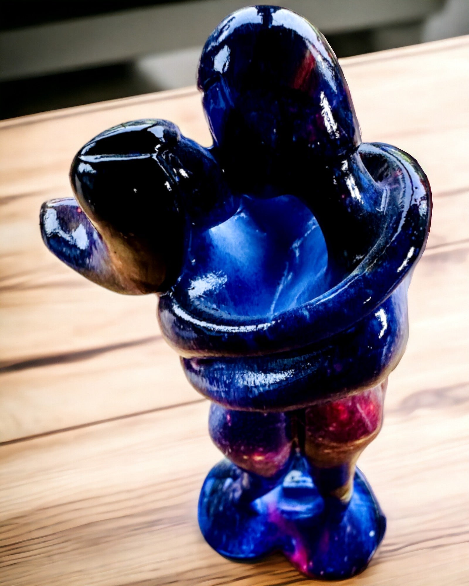 Kosmisk Klem - Figurin i Harpiks med Gravering Alternativ