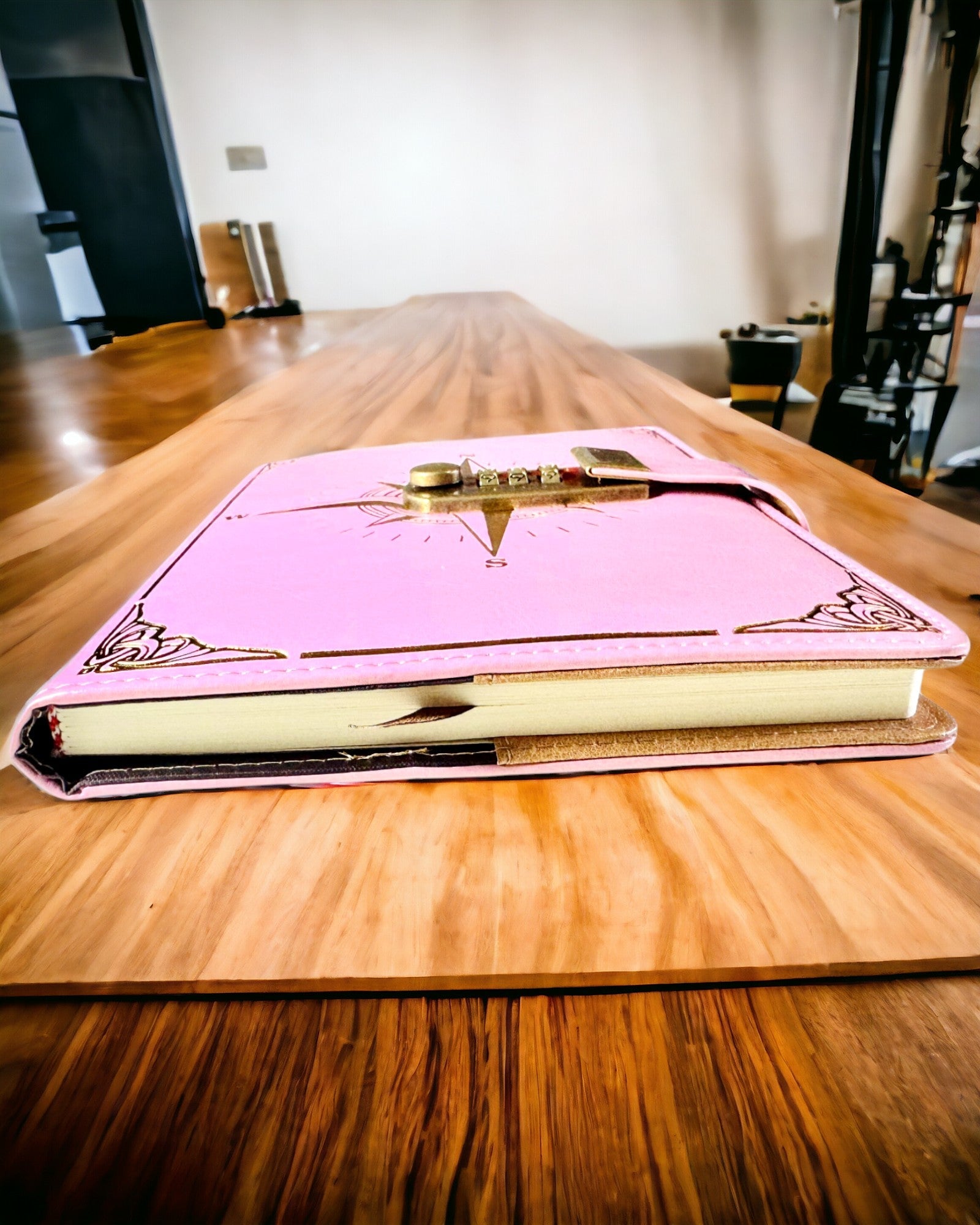 Premium Notatbok med Kodelås A5 - Vintage Stil med Kompass, Japansk Design, Papirvarer for Studenter og Forretning. Personalisering med Gravering