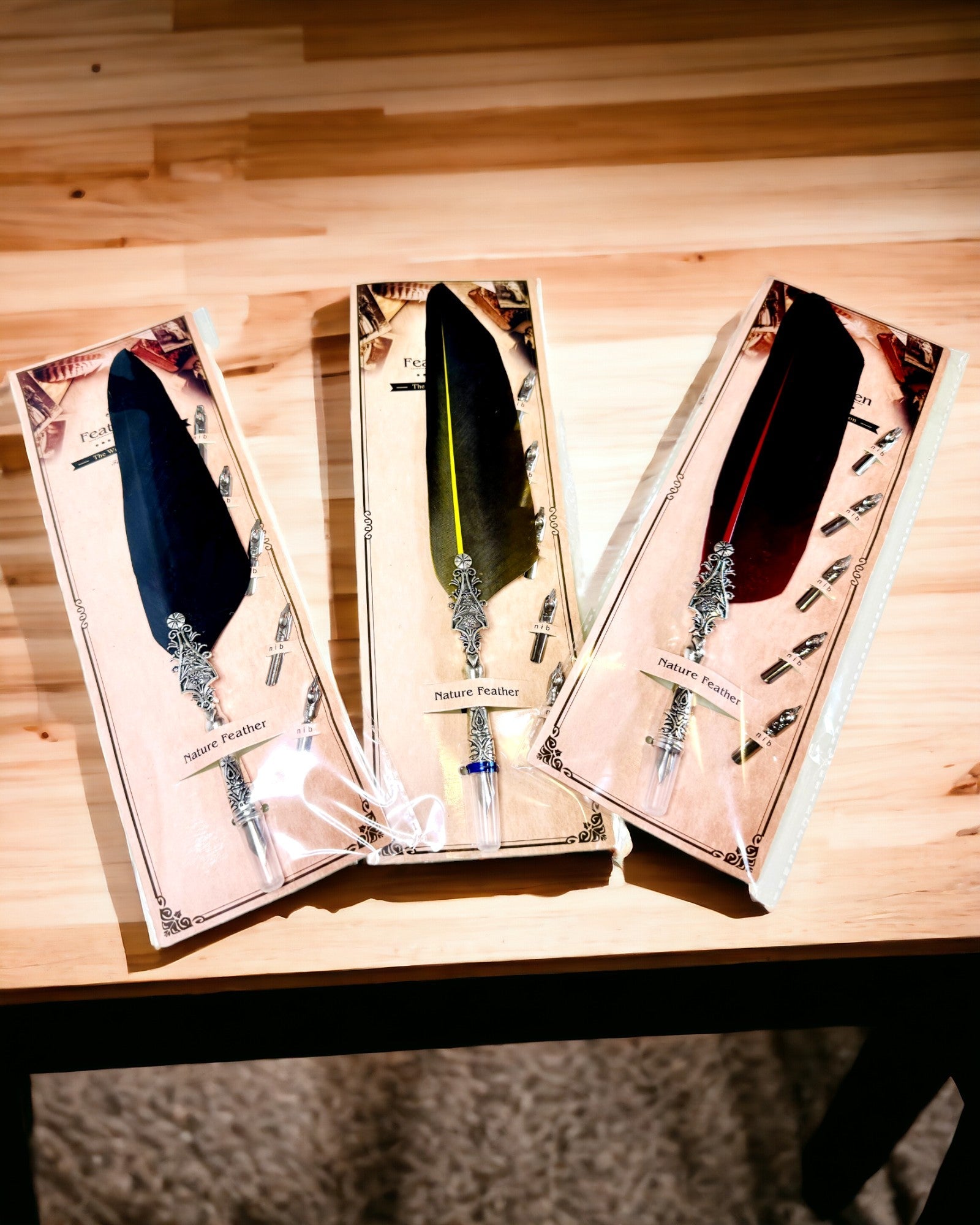 Vintage kalligrafipenn med naturlig gåsefjær – den perfekte gaven til morsdag eller lærer. Gravering