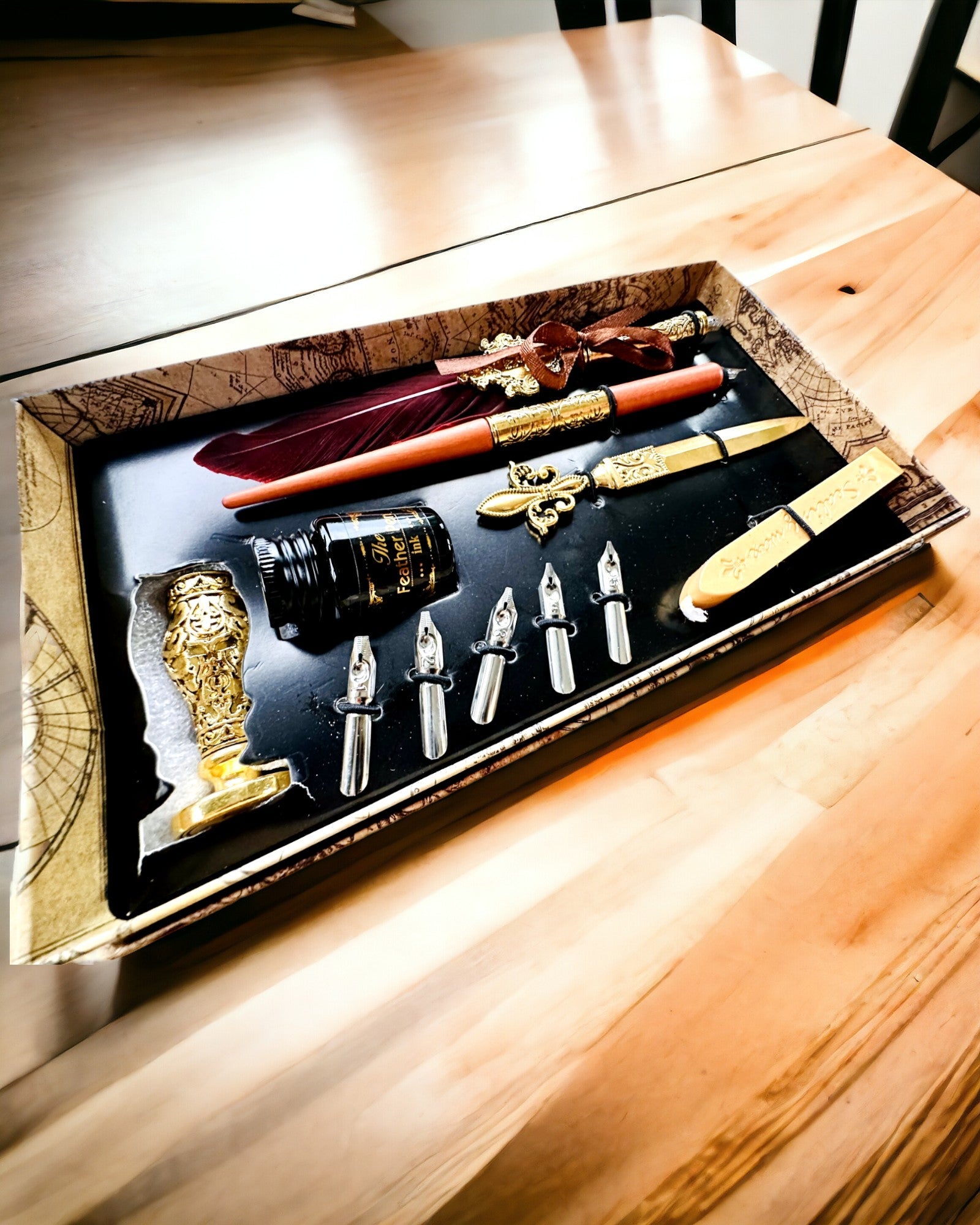 Eksklusivt kalligrafisett, dypp-penn og blekksett, personlig gravering