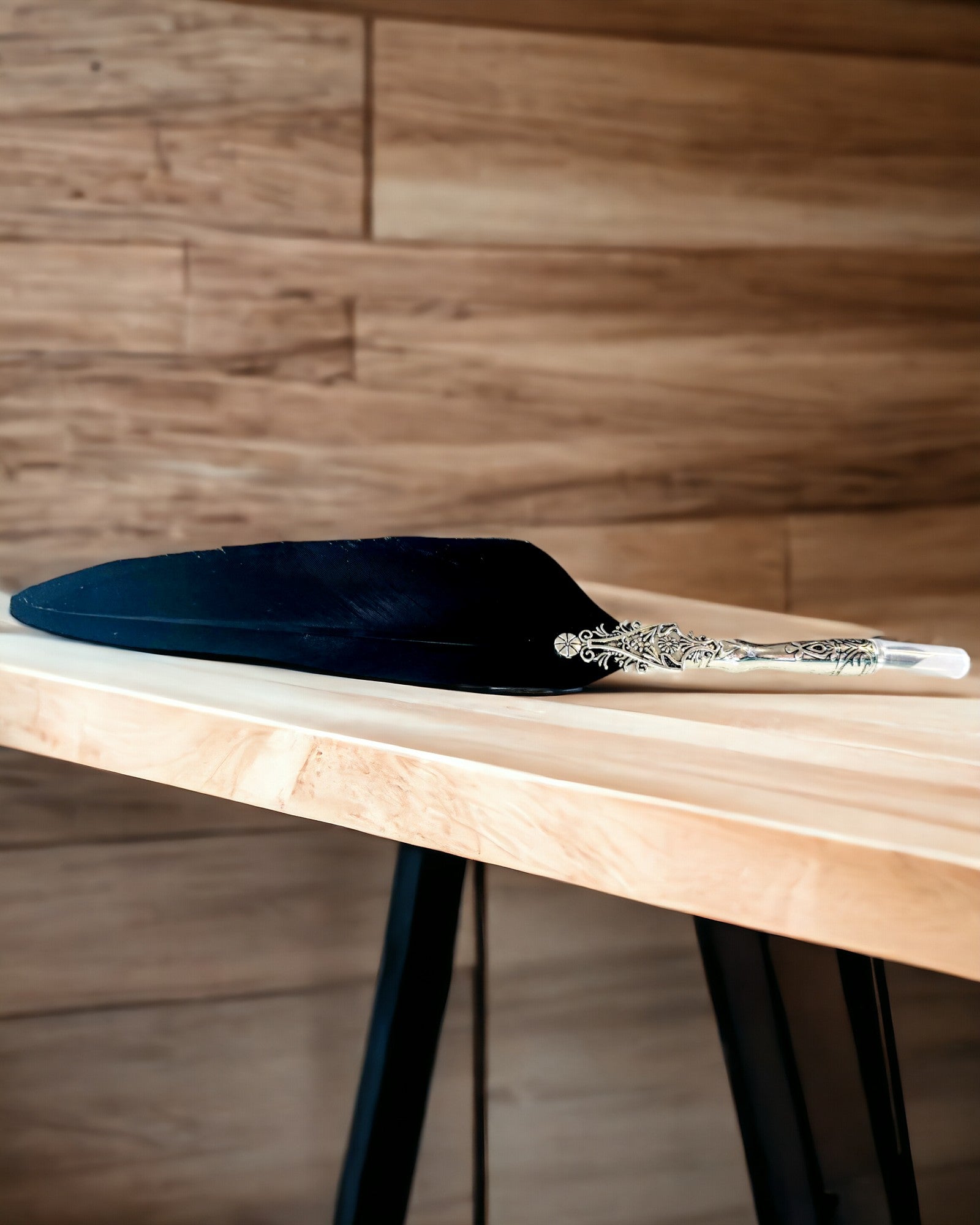 Vintage kalligrafipenn med naturlig gåsefjær – den perfekte gaven til morsdag eller lærer. Gravering