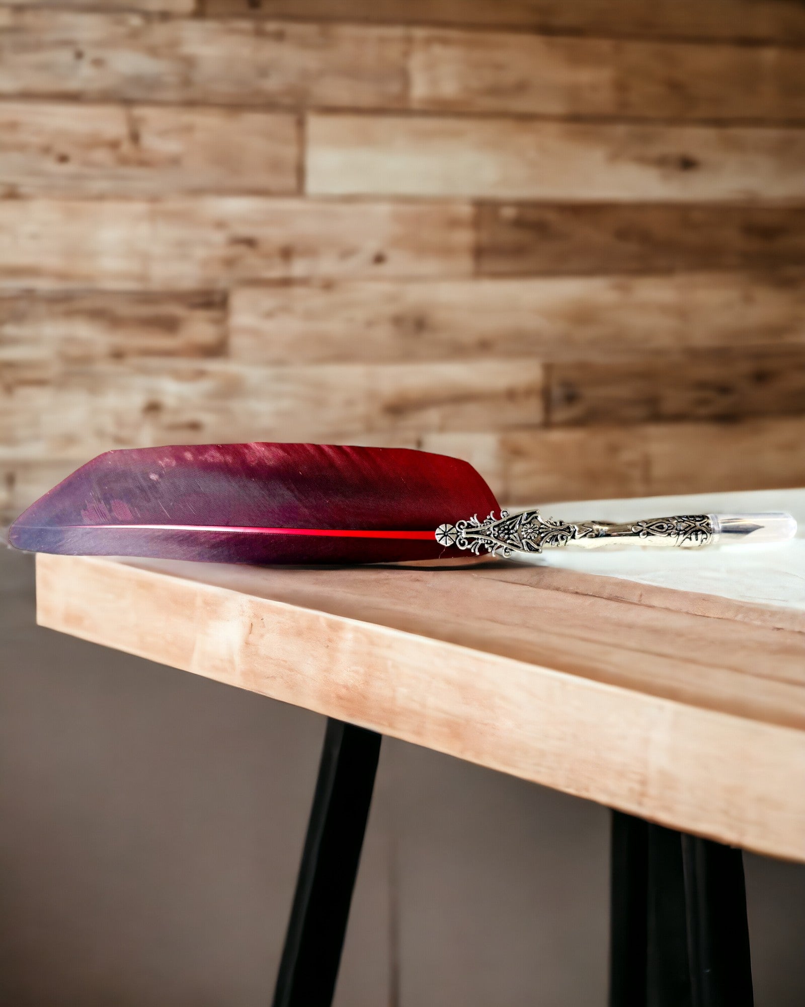 Vintage kalligrafipenn med naturlig gåsefjær – den perfekte gaven til morsdag eller lærer. Gravering