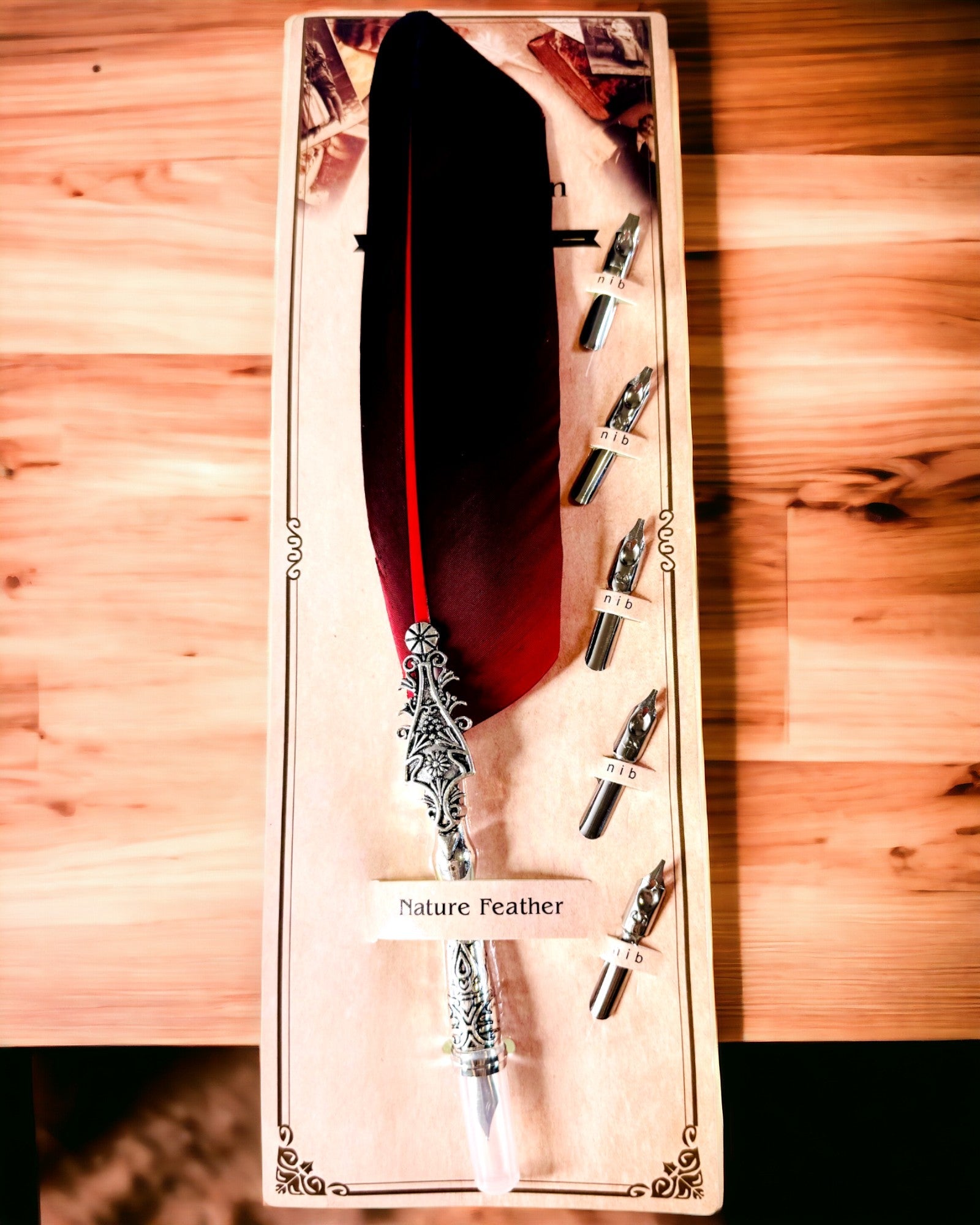 Vintage kalligrafipenn med naturlig gåsefjær – den perfekte gaven til morsdag eller lærer. Gravering
