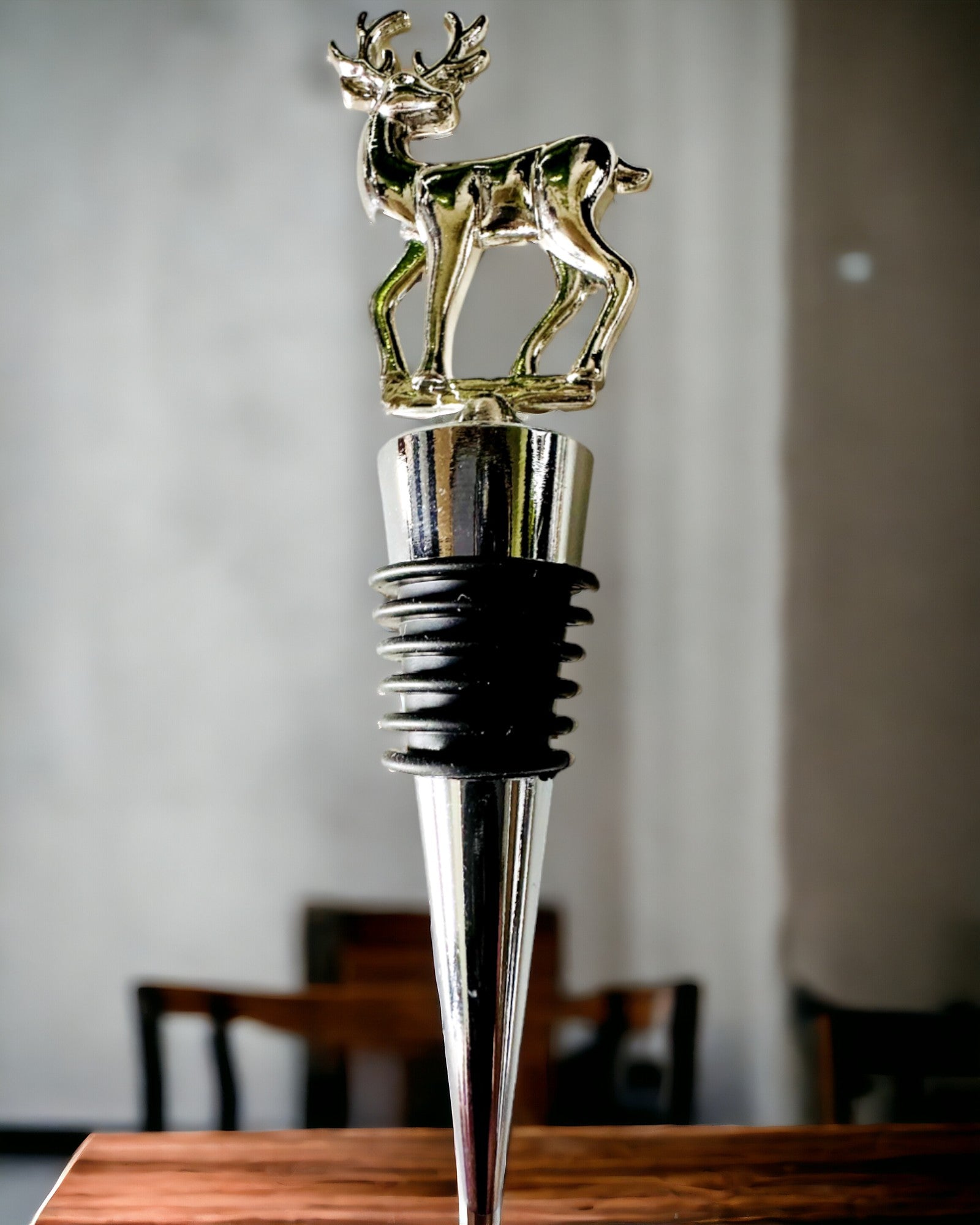 Eksklusiv Metall Vinpropp med Hjort - Elegant og Funksjonell, mulighet for personlig gravering