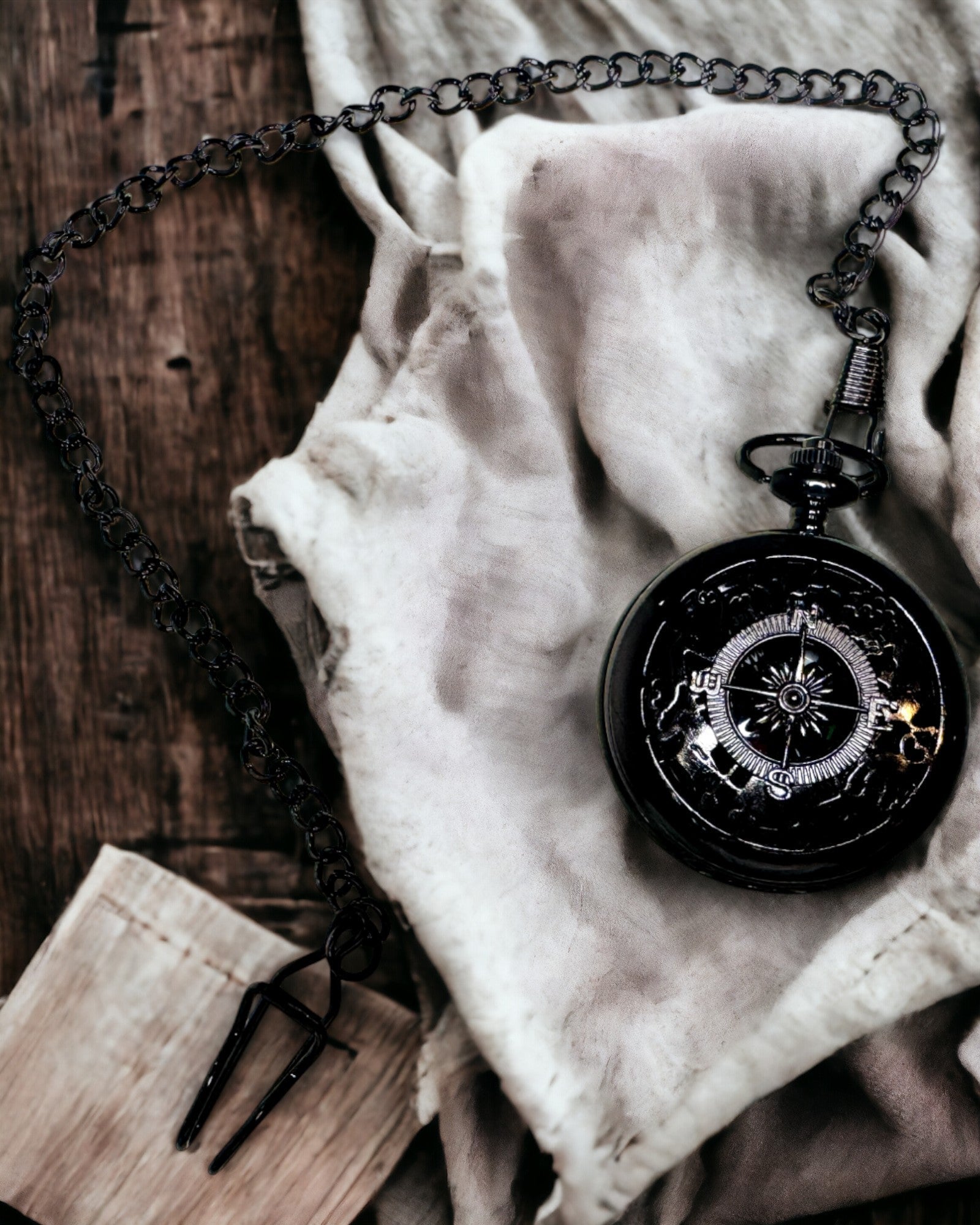 Kompass i lommeur-stil "Navigator" - Farge mørk metall