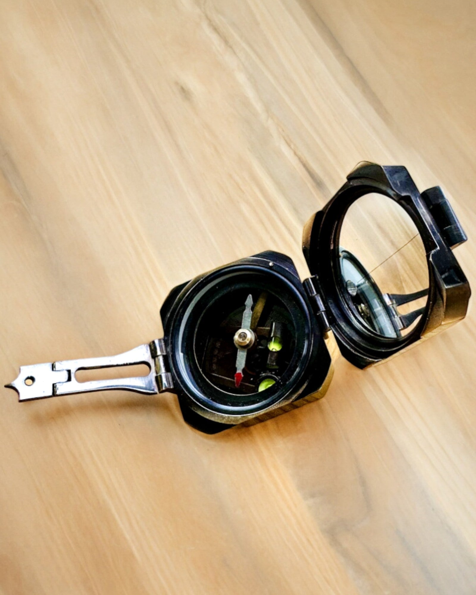 Solid, premium kapteinskompass "Navigator" - med mulighet for personlig gravering