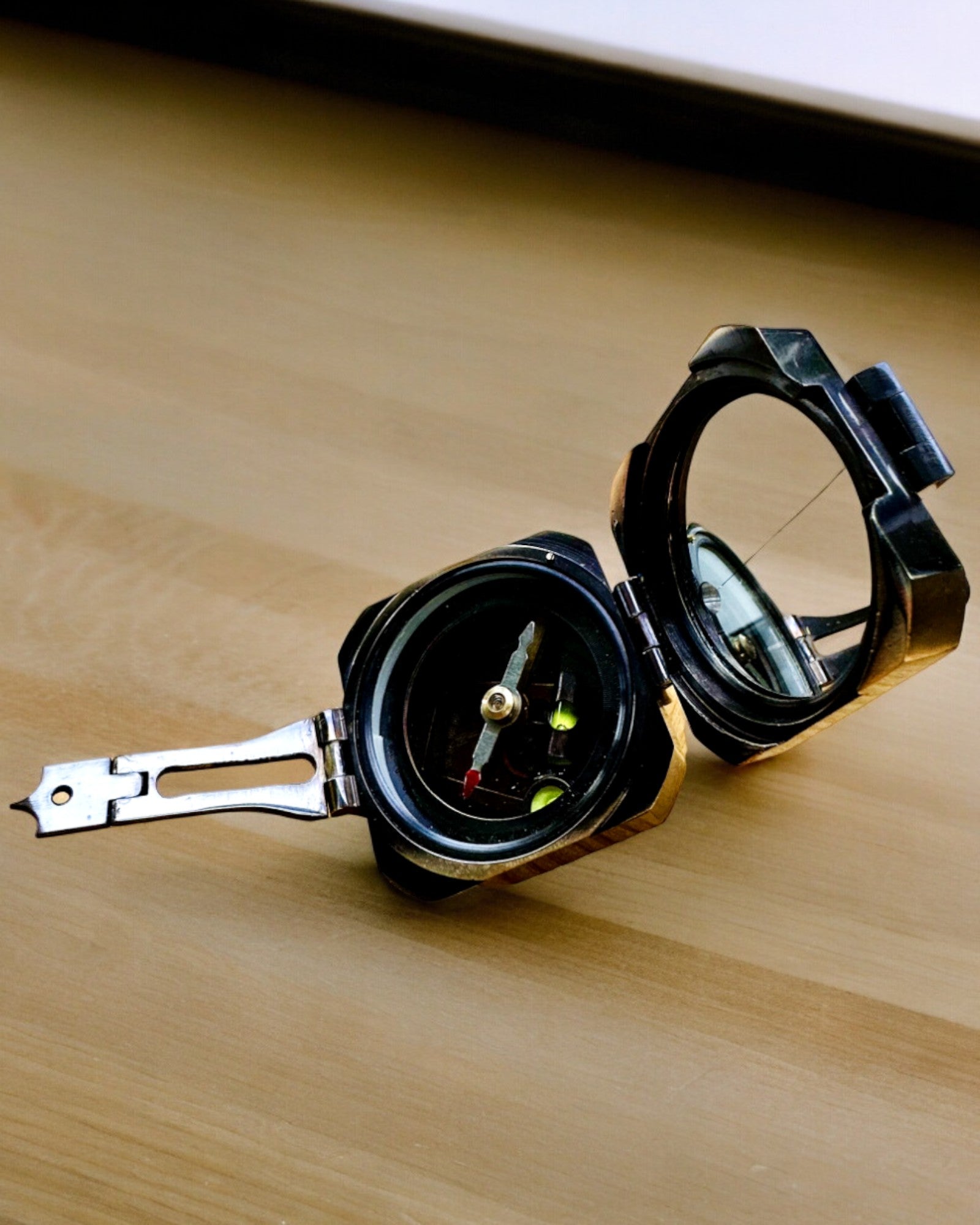 Solid, premium kapteinskompass "Navigator" - med mulighet for personlig gravering