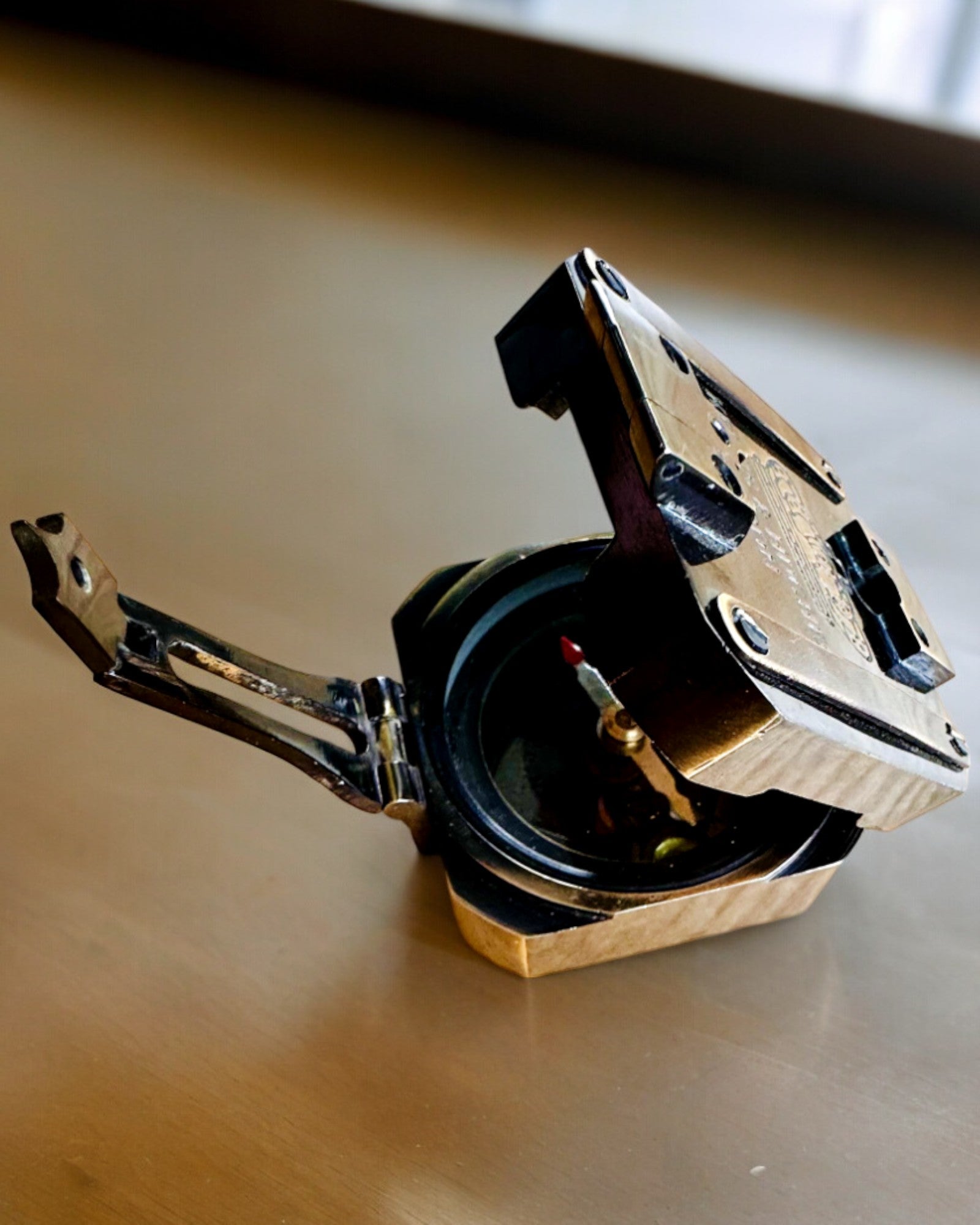 Solid, premium kapteinskompass "Navigator" - med mulighet for personlig gravering