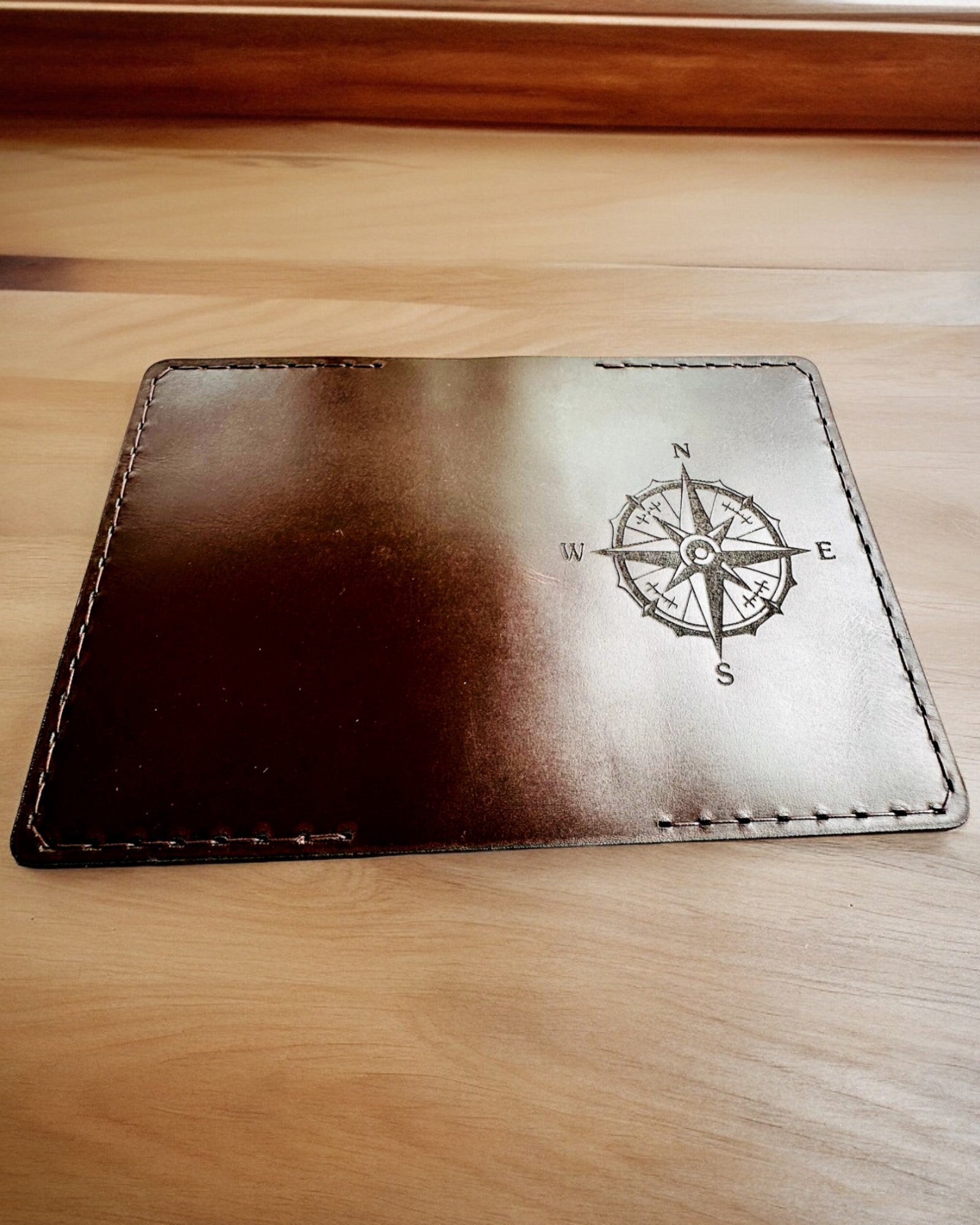 Etui "Reisende" - Lærveske for pass, personalisering med gravering - 2 fargevarianter