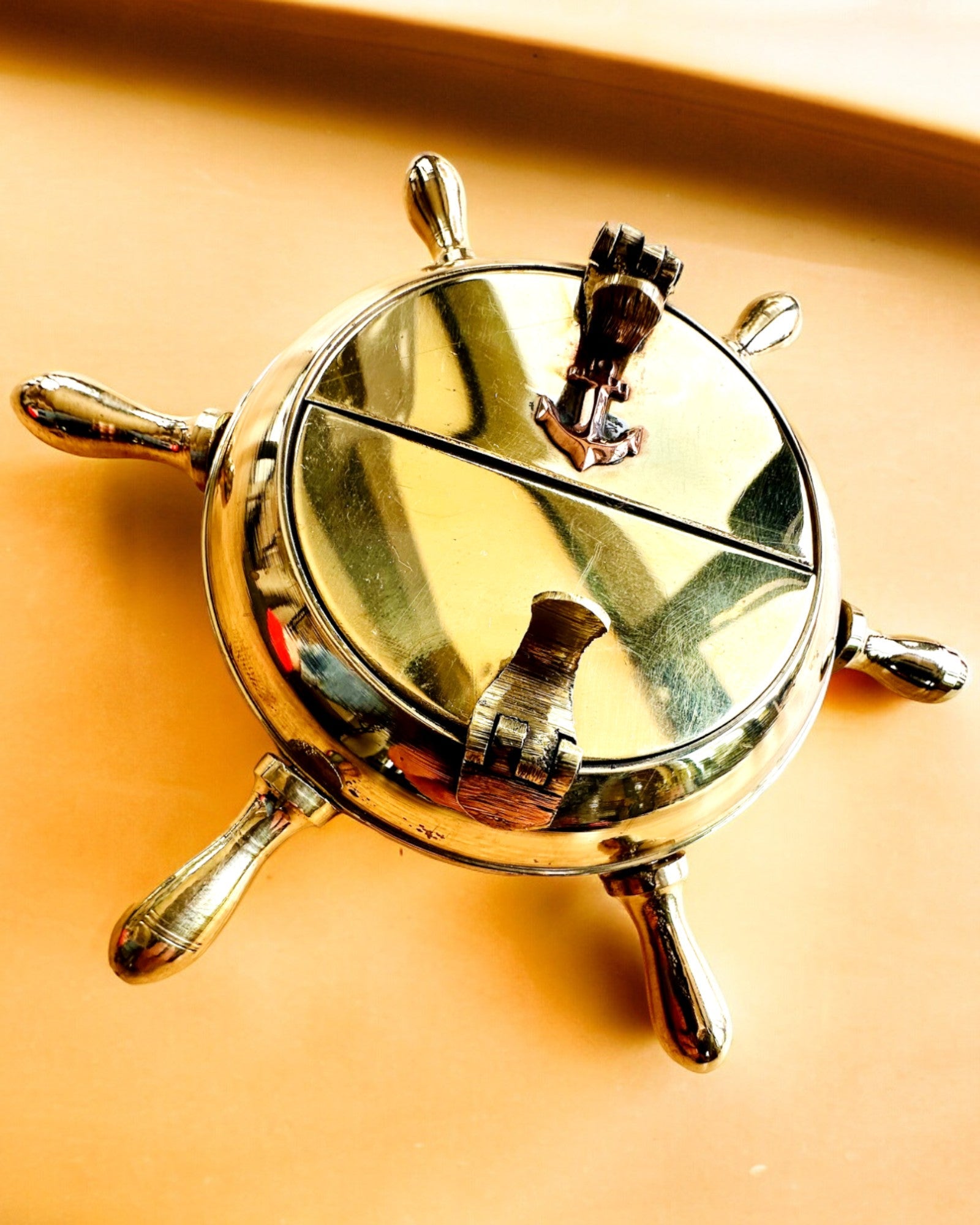 Messing Kapteinsaskebeger - mulighet for personlig tilpasning som gave med gravering, håndlaget