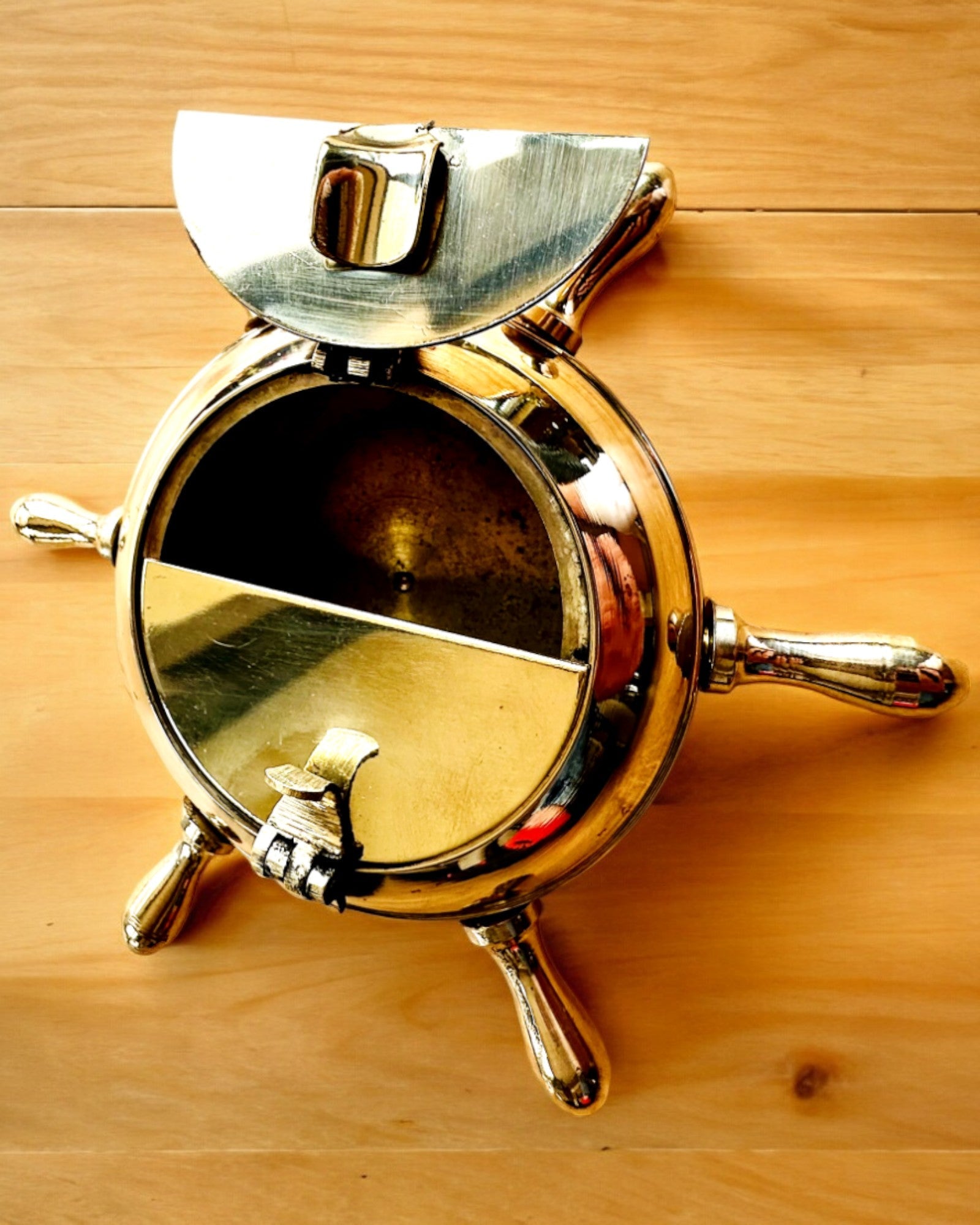 Messing Kapteinsaskebeger - mulighet for personlig tilpasning som gave med gravering, håndlaget