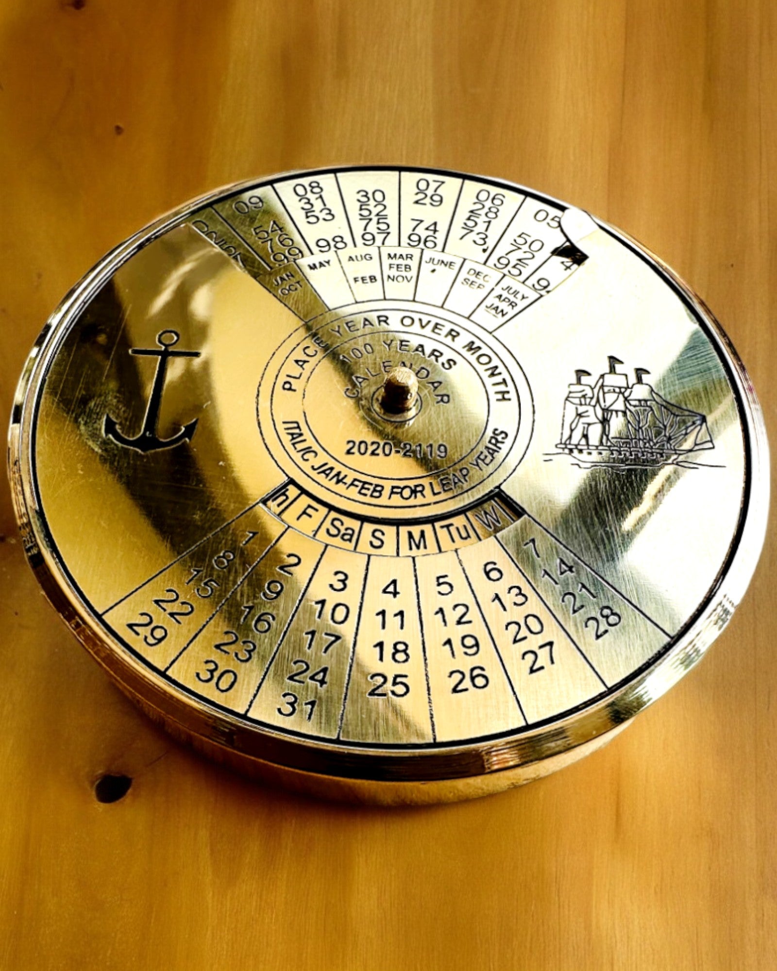 Evighetskalender Sjøseilas – Messingkalender 100 år – mulighet for gravering som gave