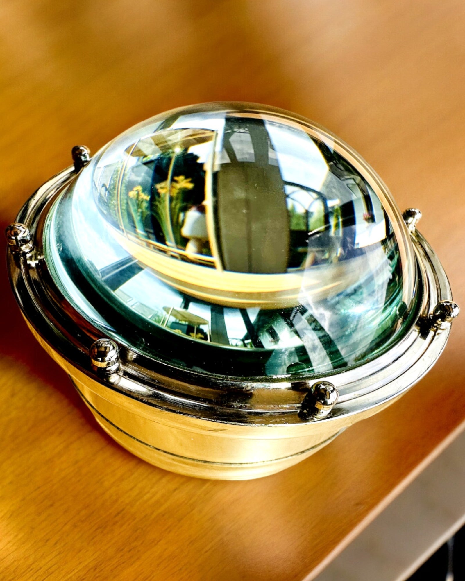Bailey Compass Clock - Elegant klokke med kompassmotiv med mulighet for gravering