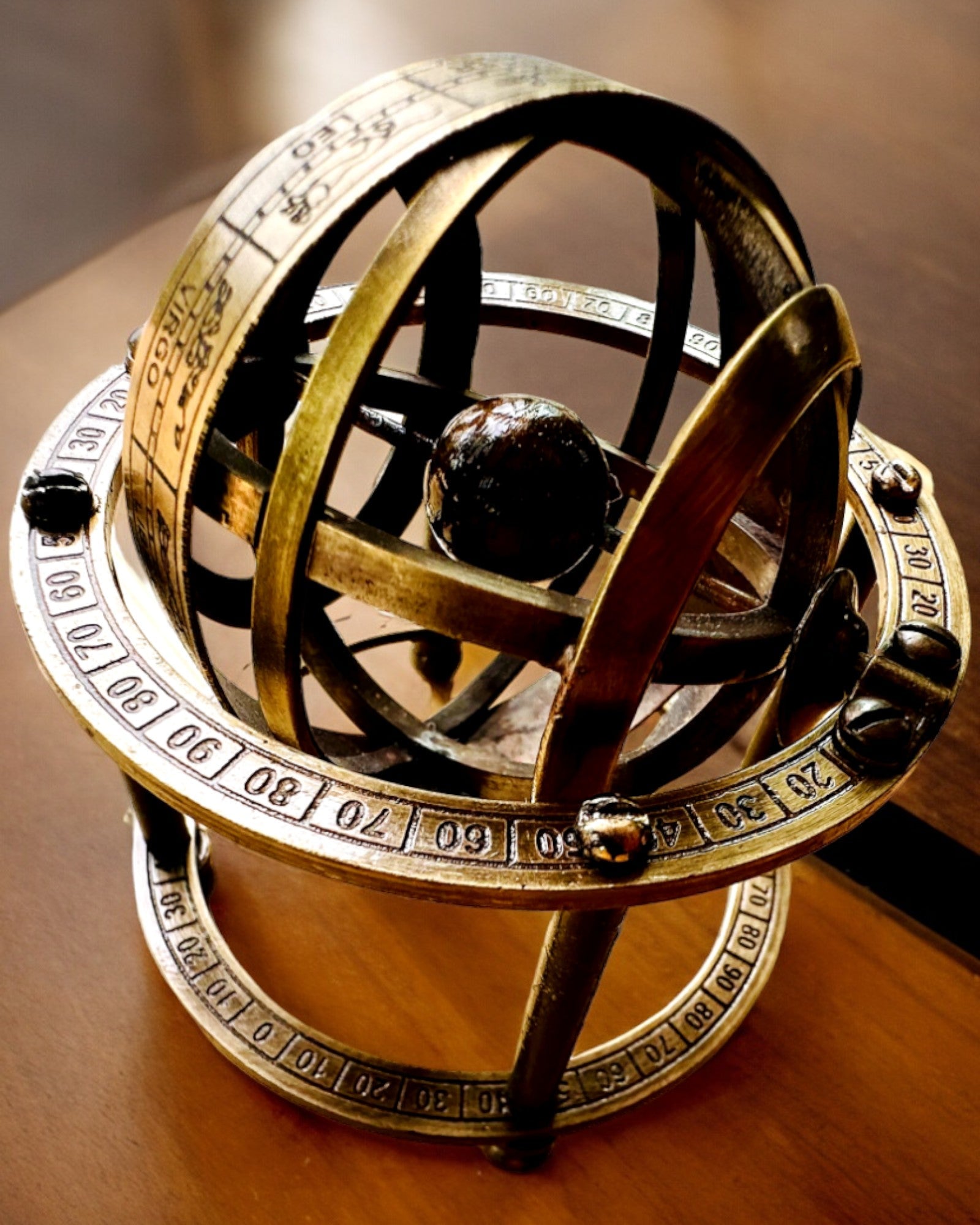 Astronomisk klokke "Kosmisk Harmoni" - mulighet for personalisering med gravering