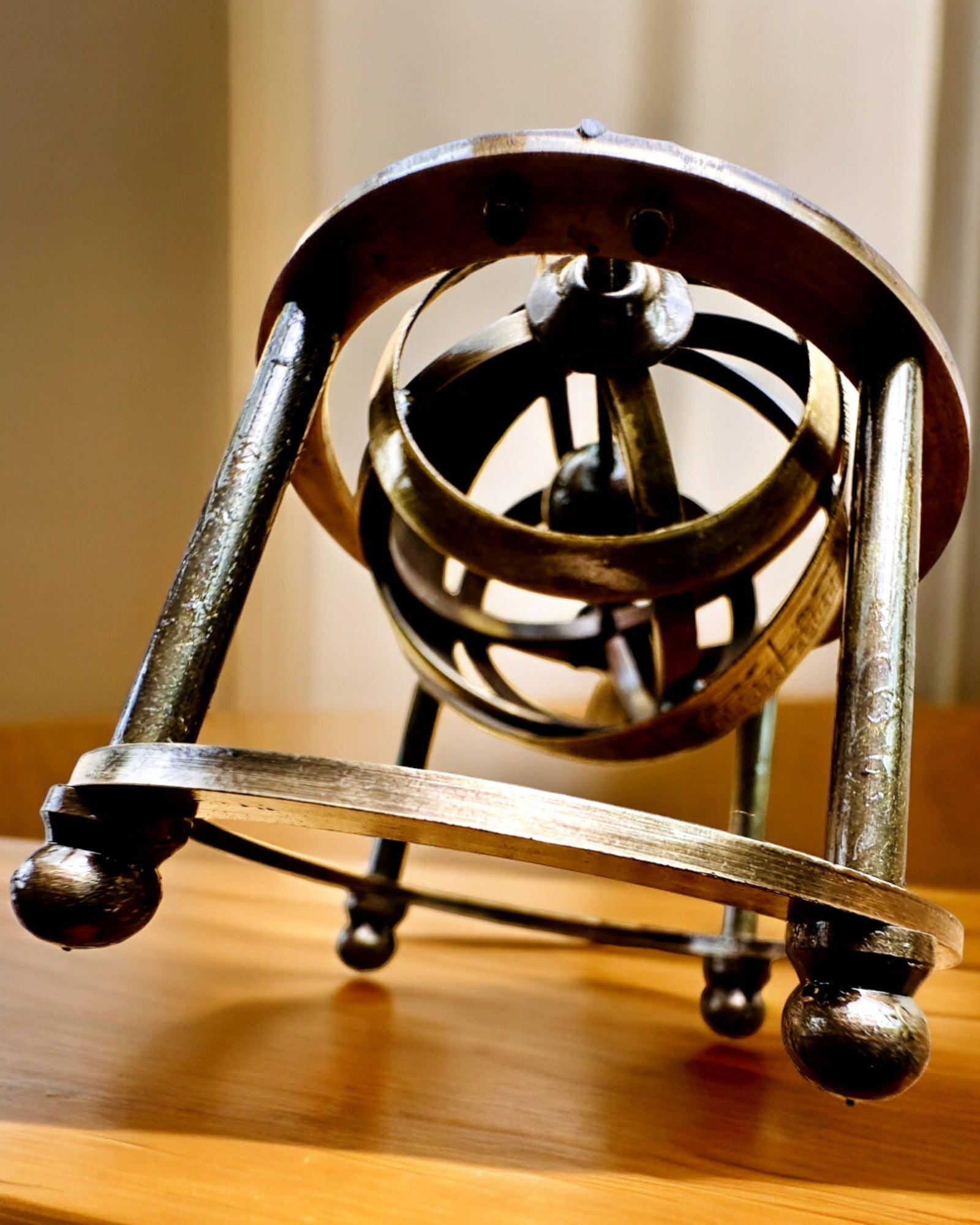 Astronomisk klokke "Kosmisk Harmoni" - mulighet for personalisering med gravering