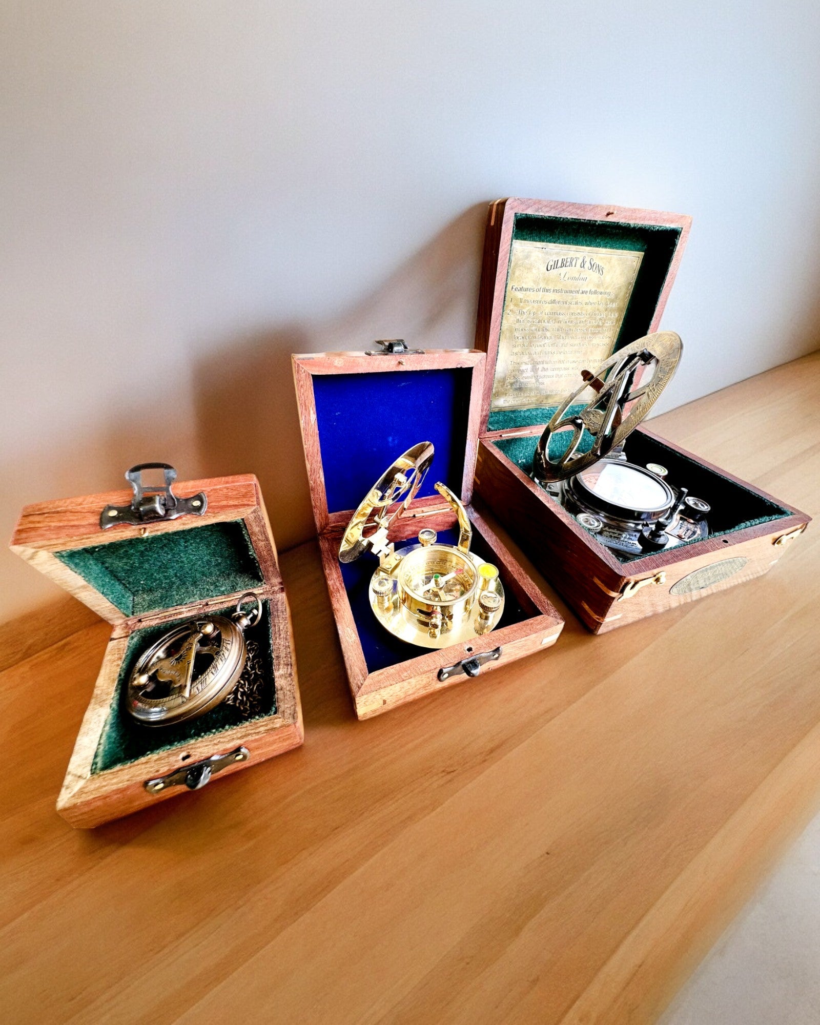 Stor Treboks for Kompass "Gilbert & Sons" med Mulighet for Gravering