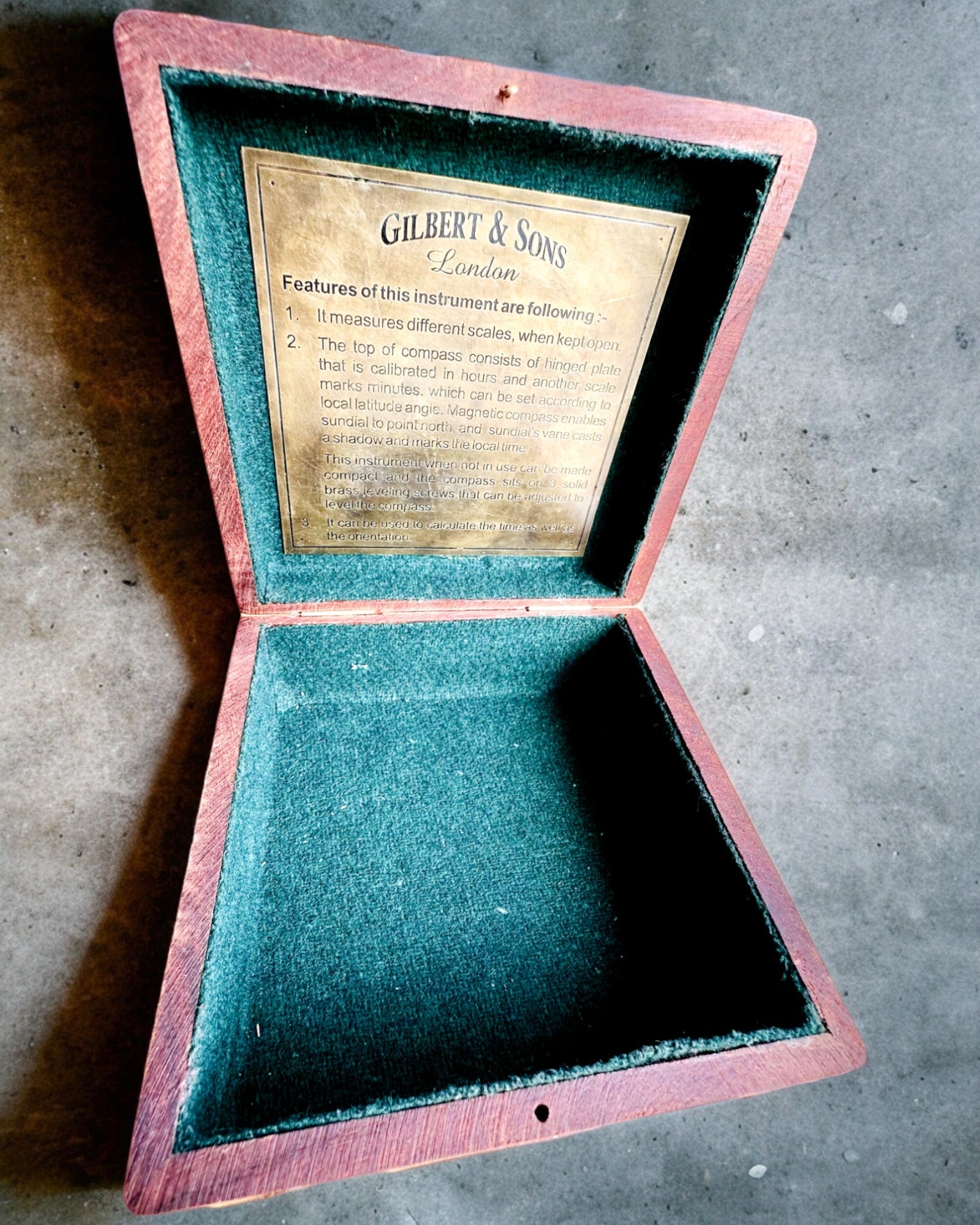 Stor Treboks for Kompass "Gilbert & Sons" med Mulighet for Gravering