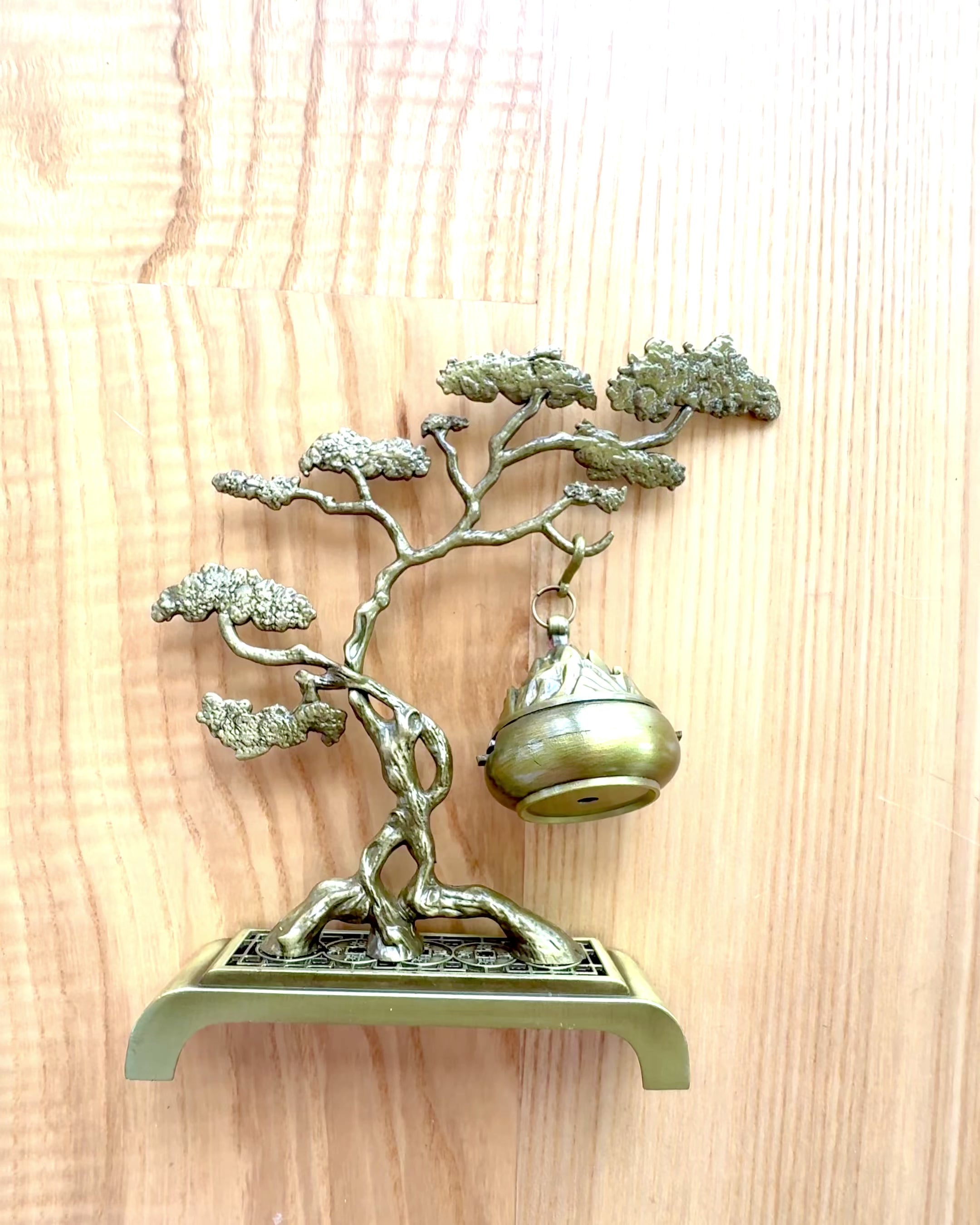 Elegant metallholder for bonsai-røkelse - mulighet for personlig gravering som gave
