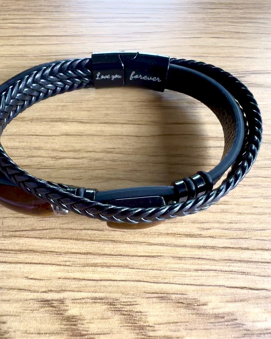 Herrearmbånd Magnetic Love – skinn med mulighet for personlig gravering som gave