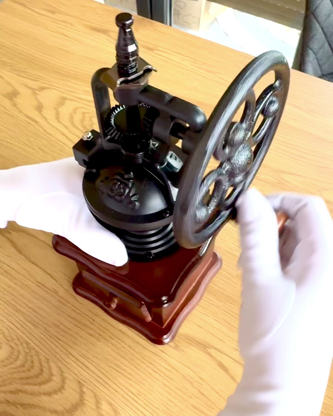 Retro kaffekvern "Vintage Café" 27 cm høy, med mulighet for tilpasning med gravering som gave