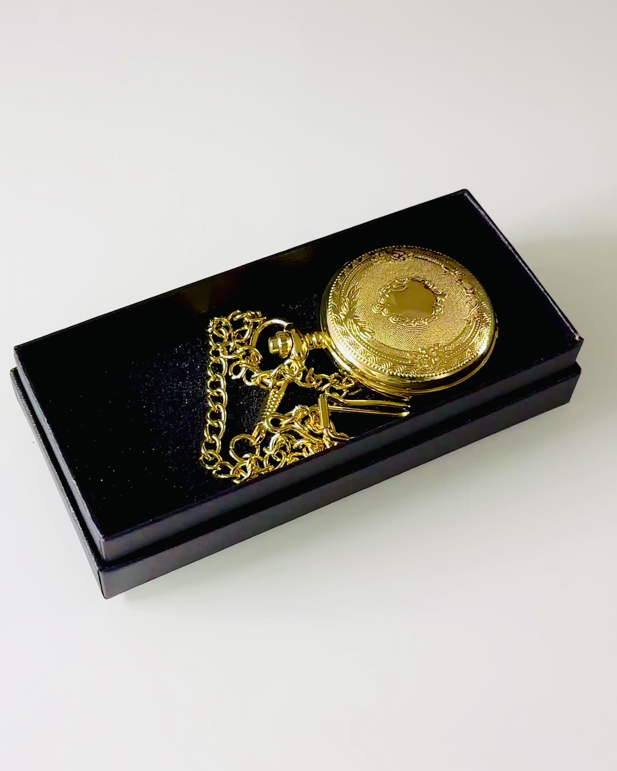 Lommeur i gullfarge i vintage stil med graveringer – Elegant herretilbehør, perfekt gaveidé