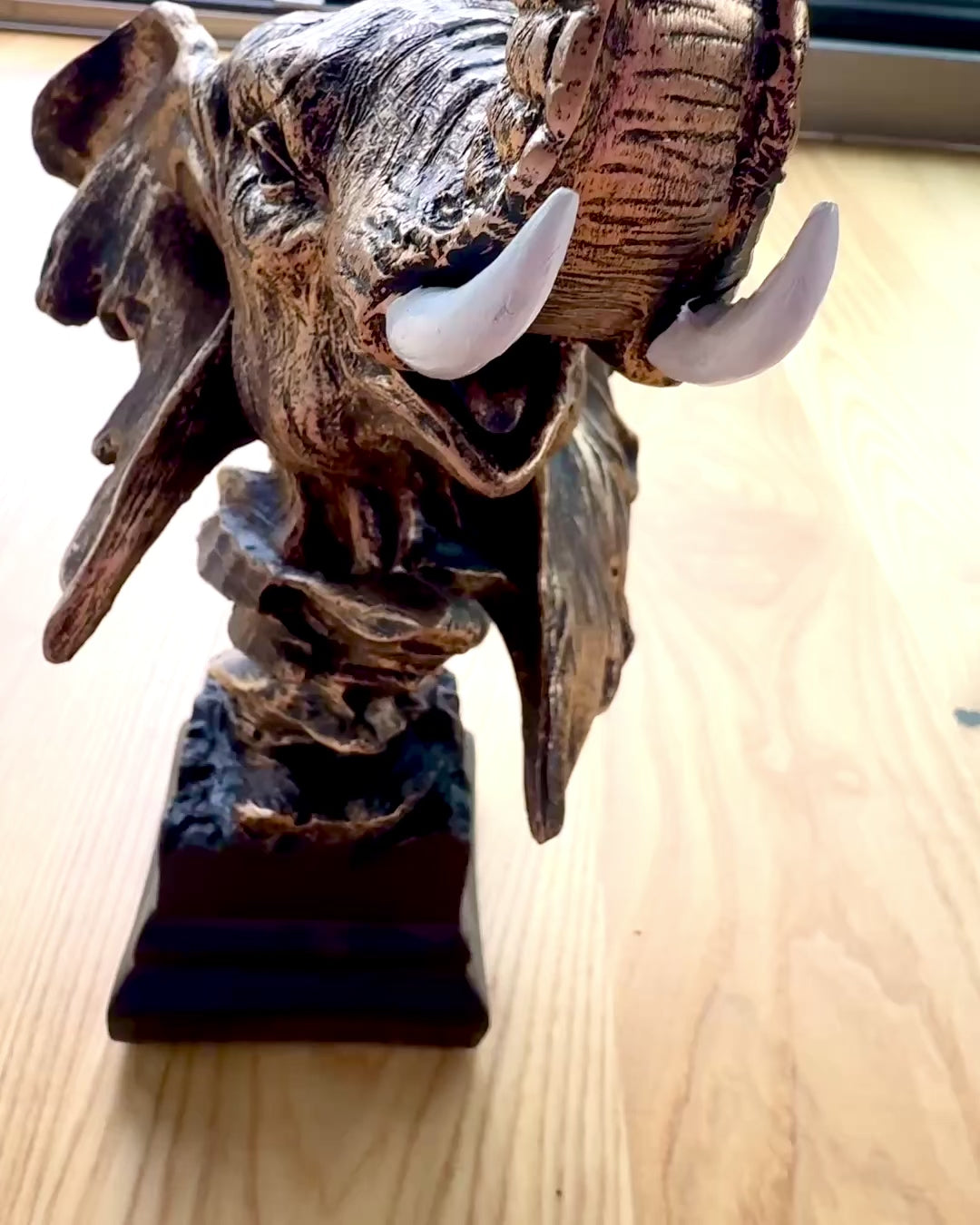 Dekorativ Statuett "Savannens Stolthet" – Elefanthodefigur med mulighet for gravering, som gave