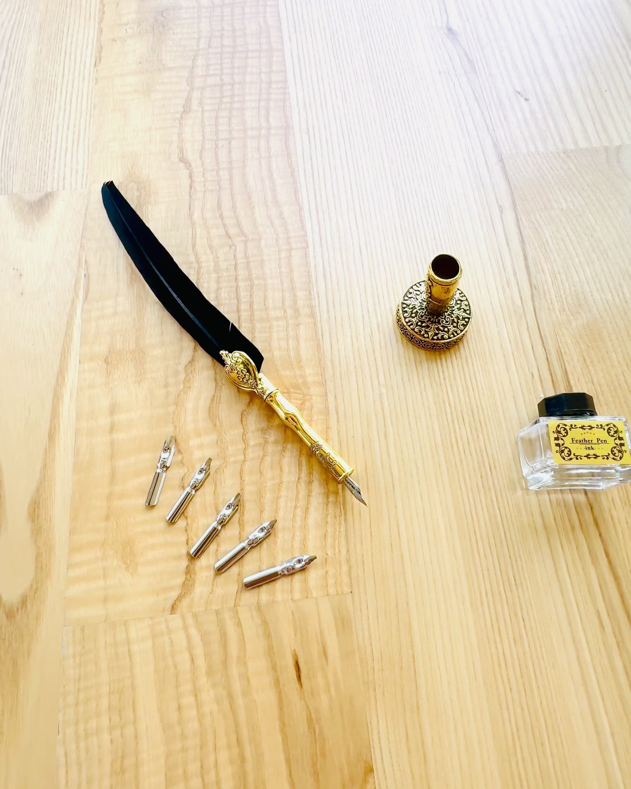Elegant Gåsefjær med Tilbehørssett - Royal Quill, mulighet for personlig gravering