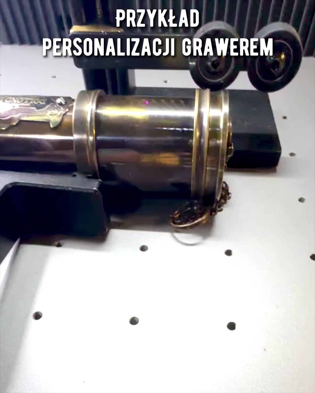 Premium Kikkert "Voyager" med Gravert Kikkert og Etui i Naturlig Skinn, mulighet for personlig gravering som gave