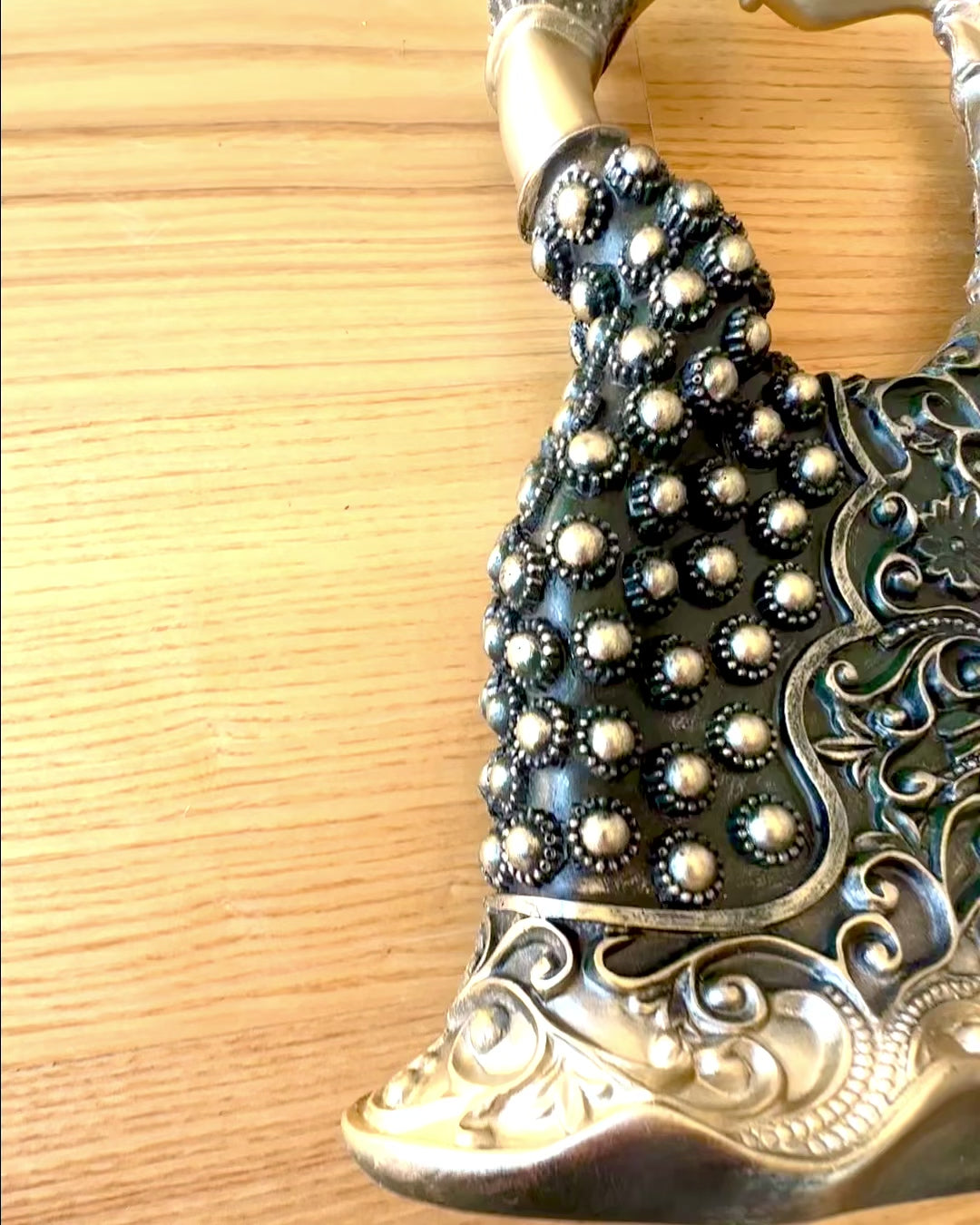 Elegant skulptur "Tancerka Złotego Blasku", 29 cm høy, med mulighet for gravering som gave