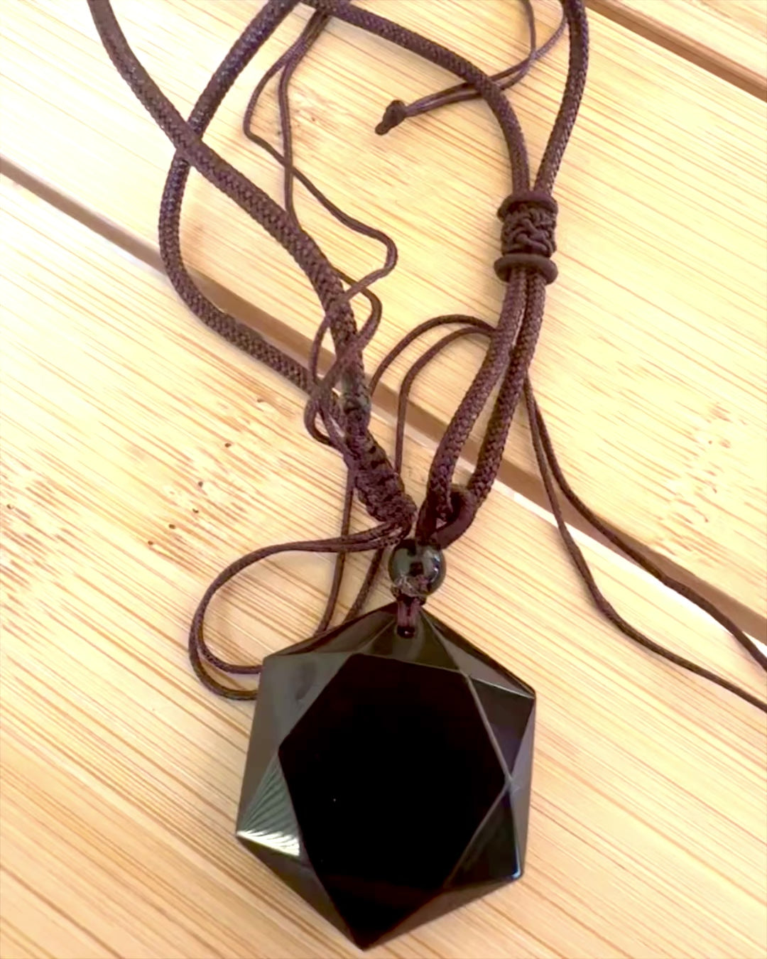 Amulett av svart obsidian "Davidstjerne", mulighet for personlig gravering som gave