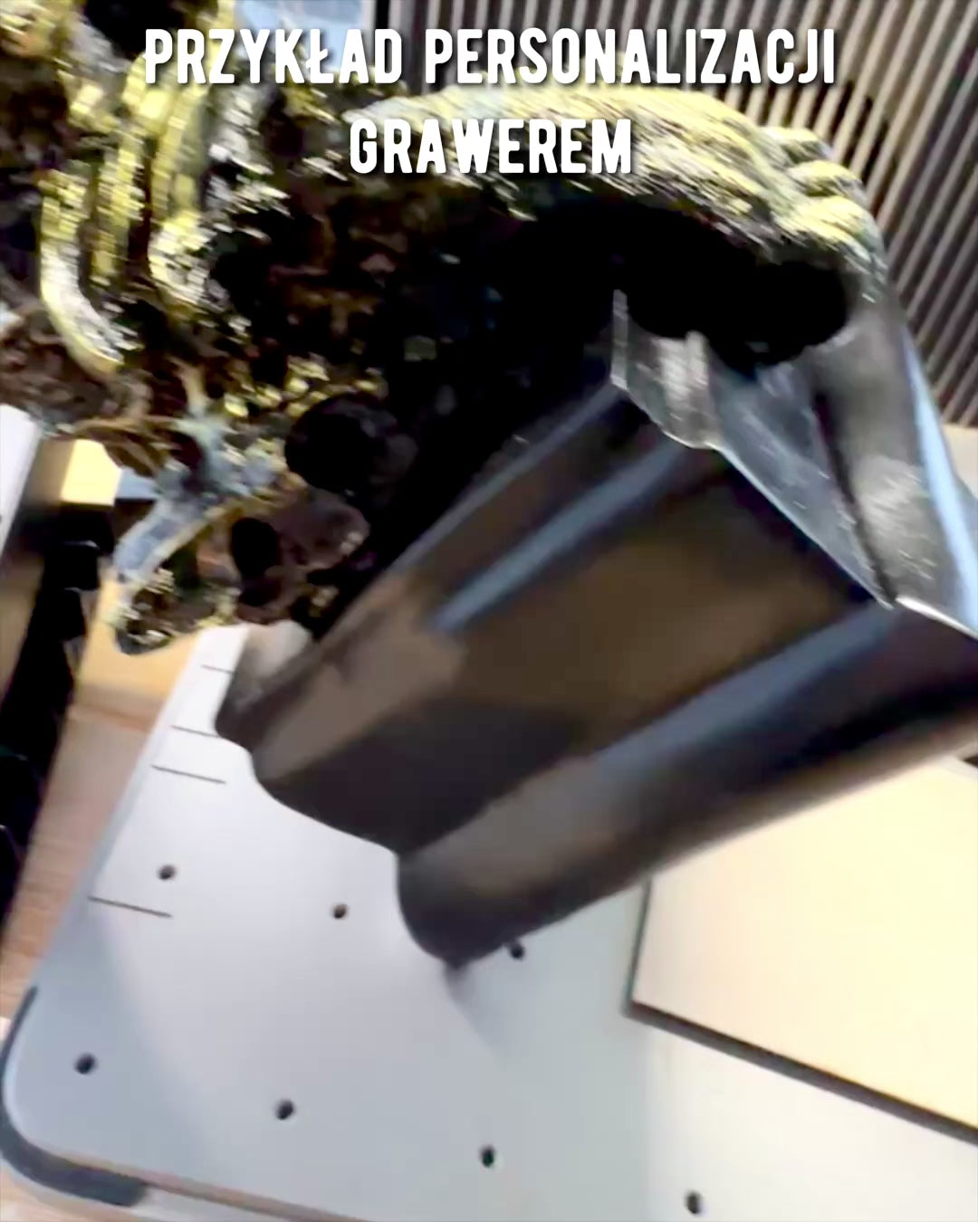 Kongelig Løve - Majestetisk Dekorativ Figur med Mulighet for Gravering, 2 fargevarianter å velge mellom, som gave