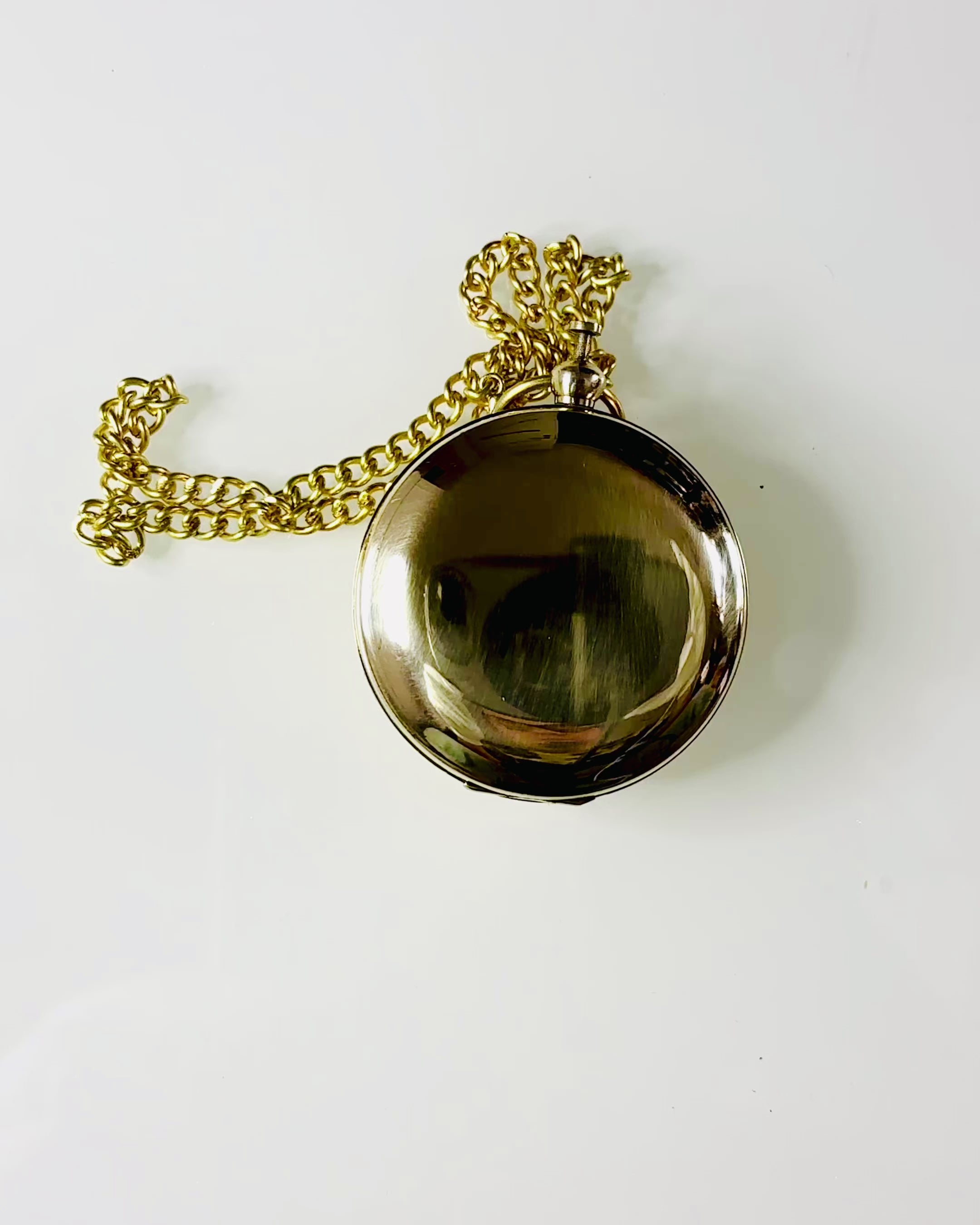 Kompass i gyllen farge Eventyr – Elegant Oppdager Navigator