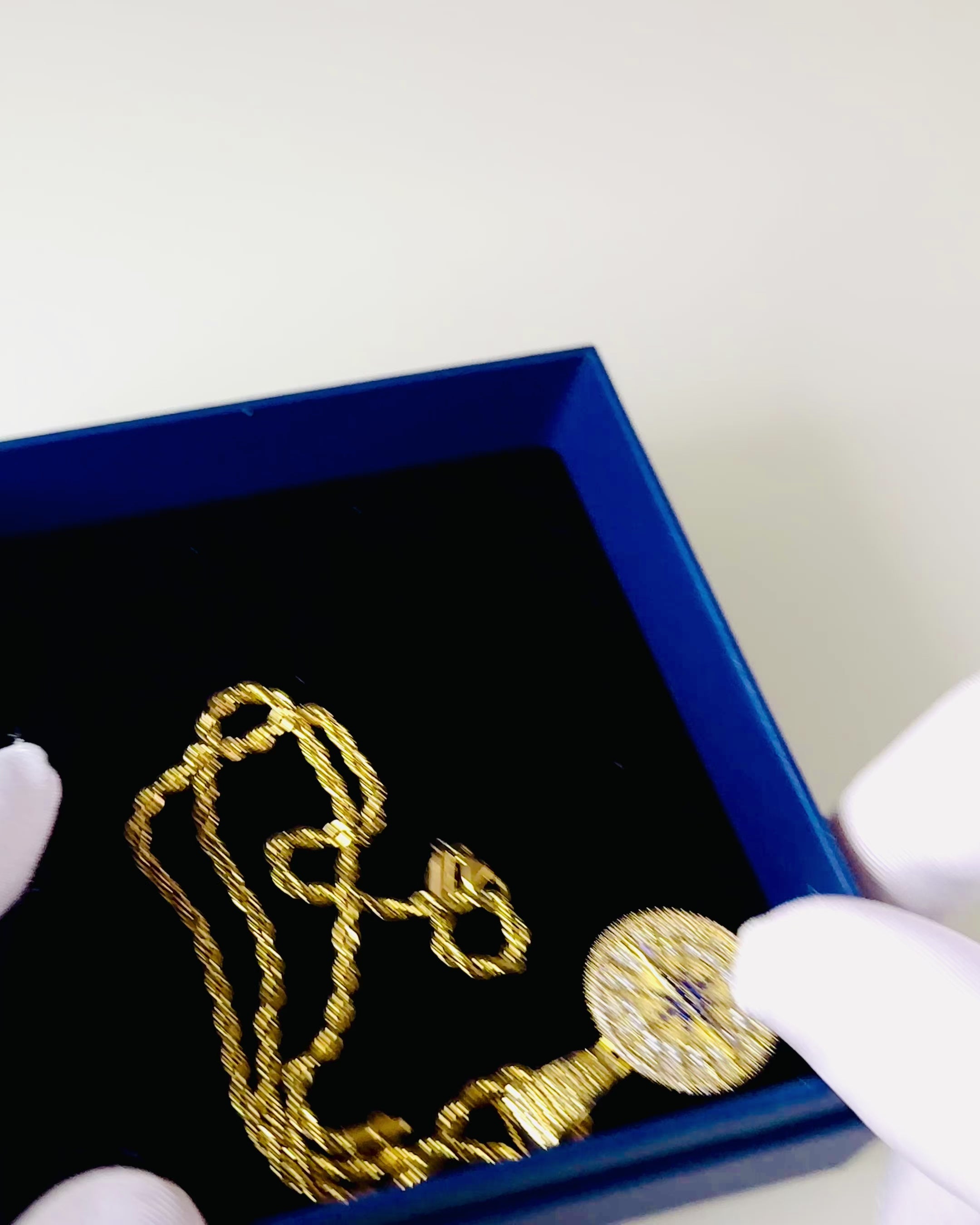 Glamour-stil Kompass Anheng Halskjede med Zirkonia for Kvinner og Menn - 2 varianter å velge mellom, personalisering med gravering som gave