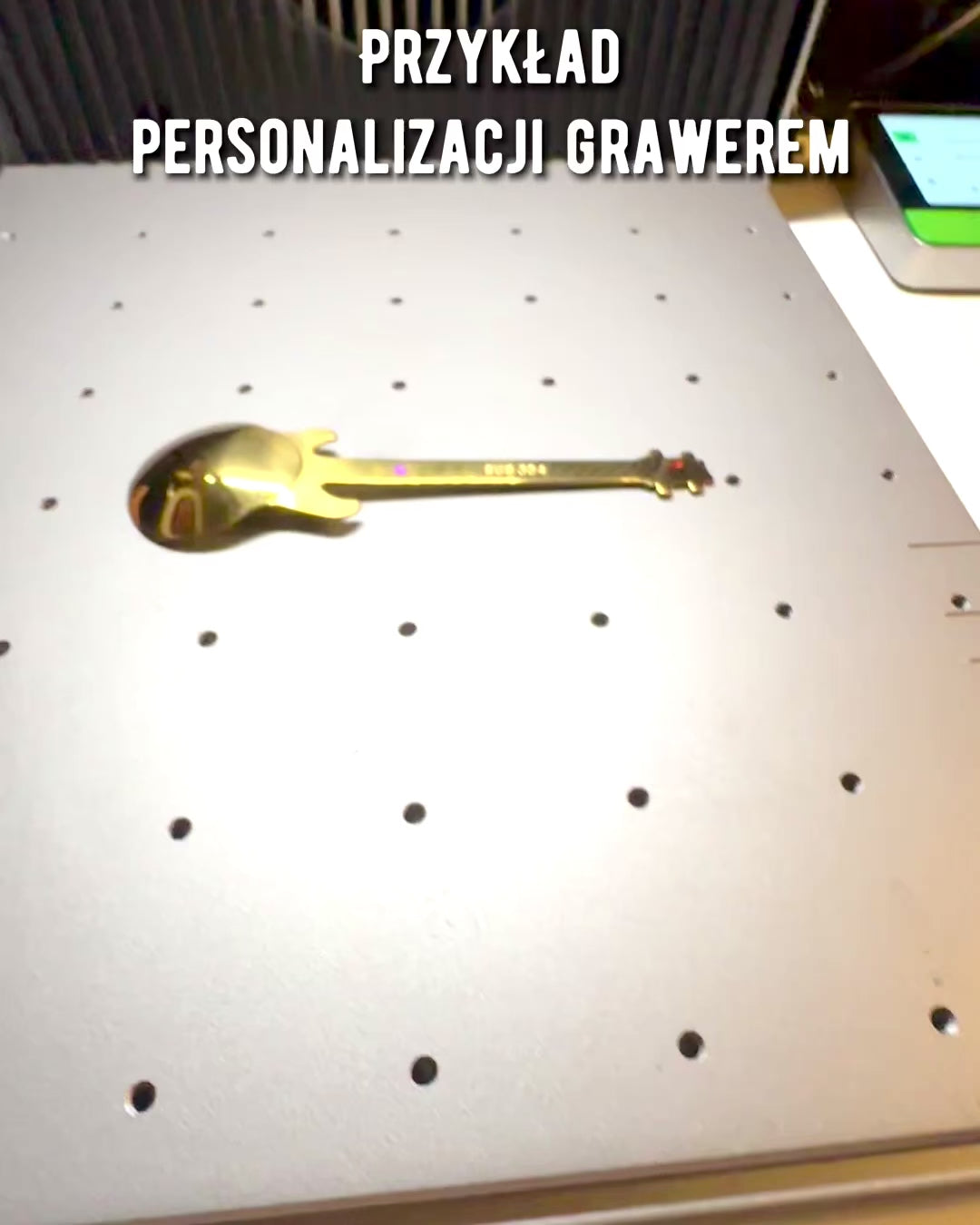 Skjeen "Strunowy Hit" med gravering alternativ 2 fargevarianter å velge mellom