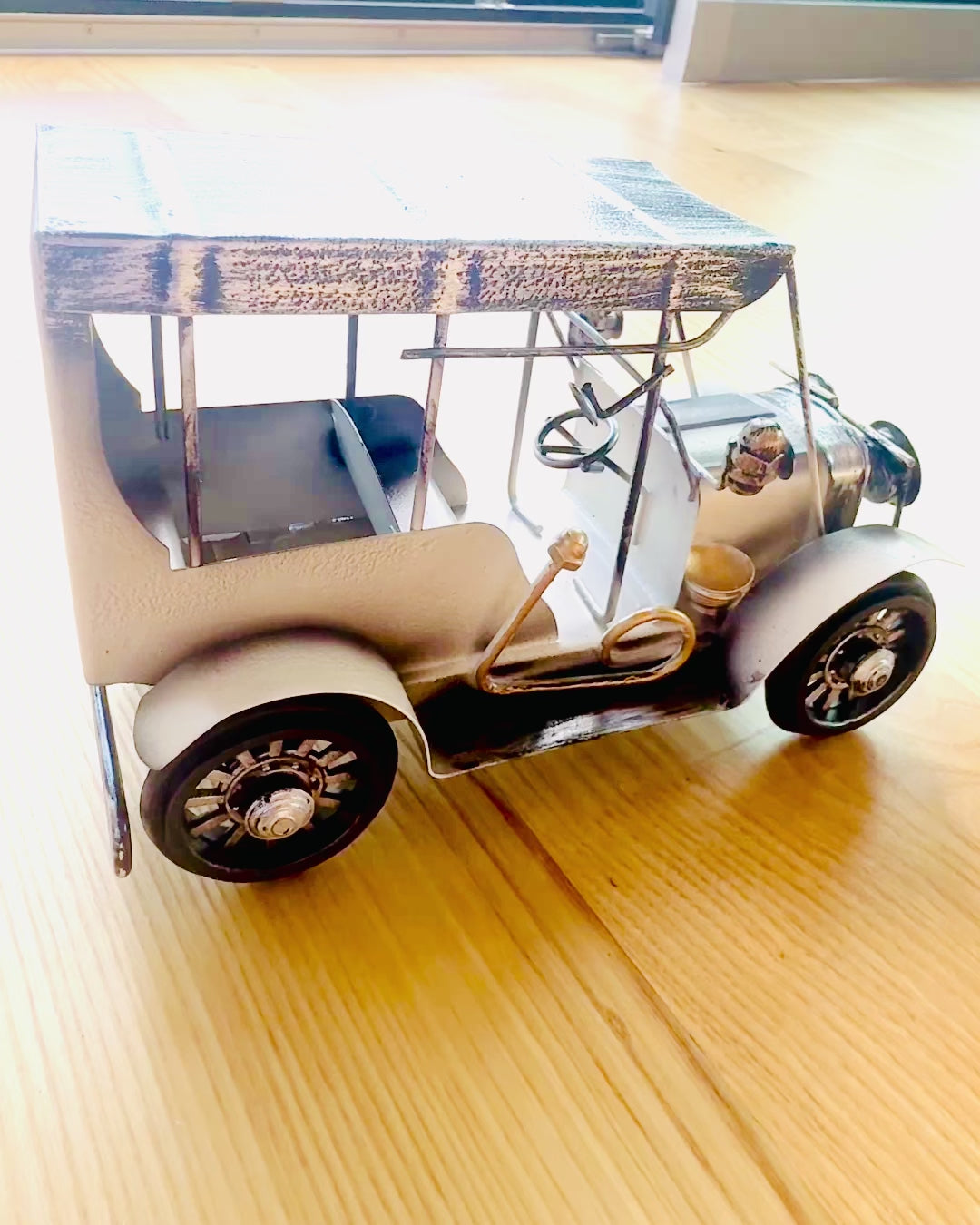 Klassisk Retro bilmodell - tre varianter med mulighet for gravering som gave