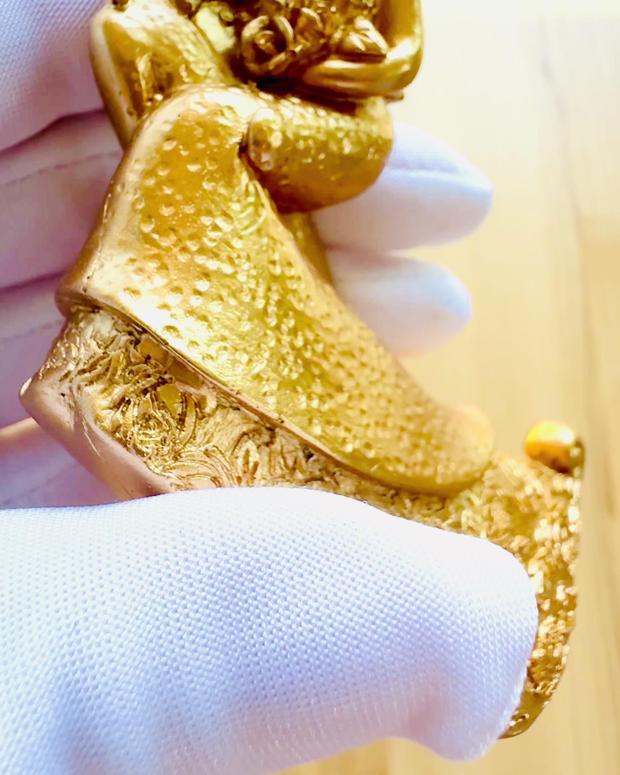 Figur "Evig Kjærlighet" farge gull - 11 cm, Liten Dekorativ Figur med Gravering Alternativ