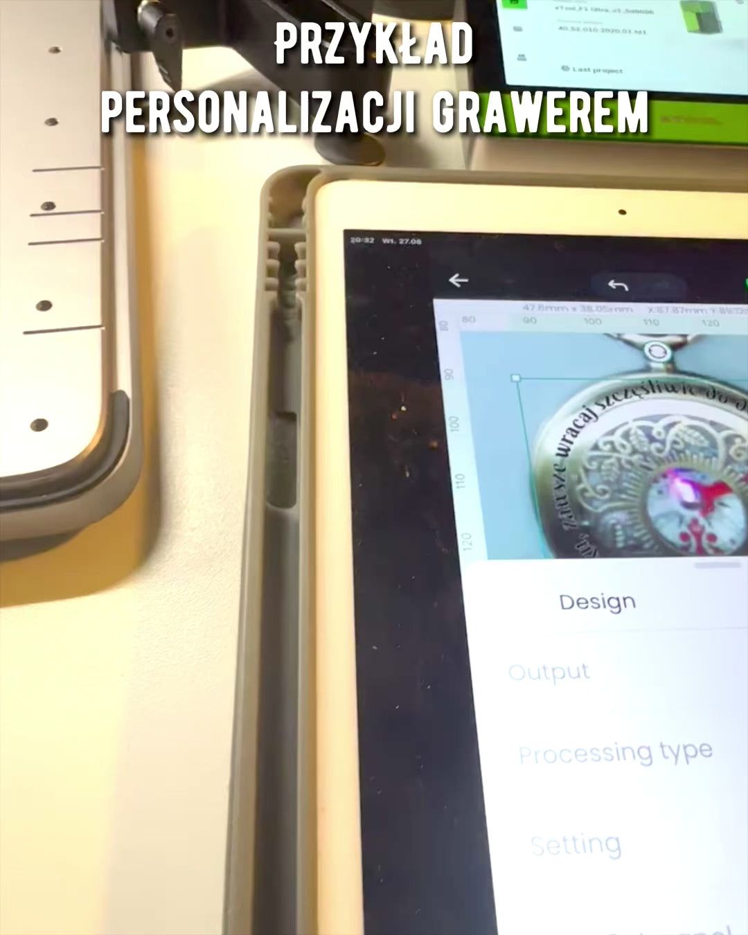 Vintage navigasjonskompass med filigranmønster – brun-gull farge
