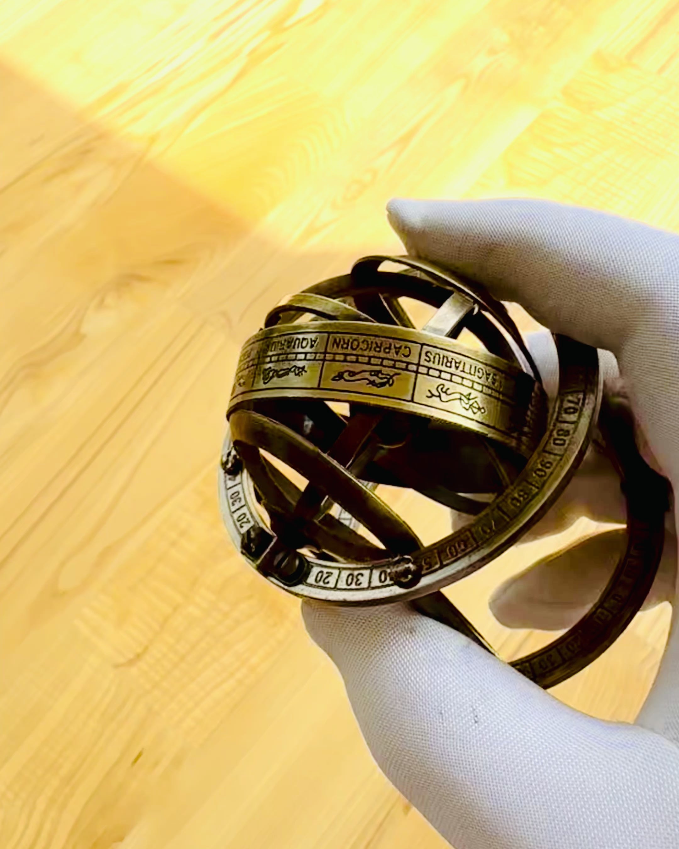 Astronomisk klokke "Kosmisk Harmoni" - mulighet for personalisering med gravering