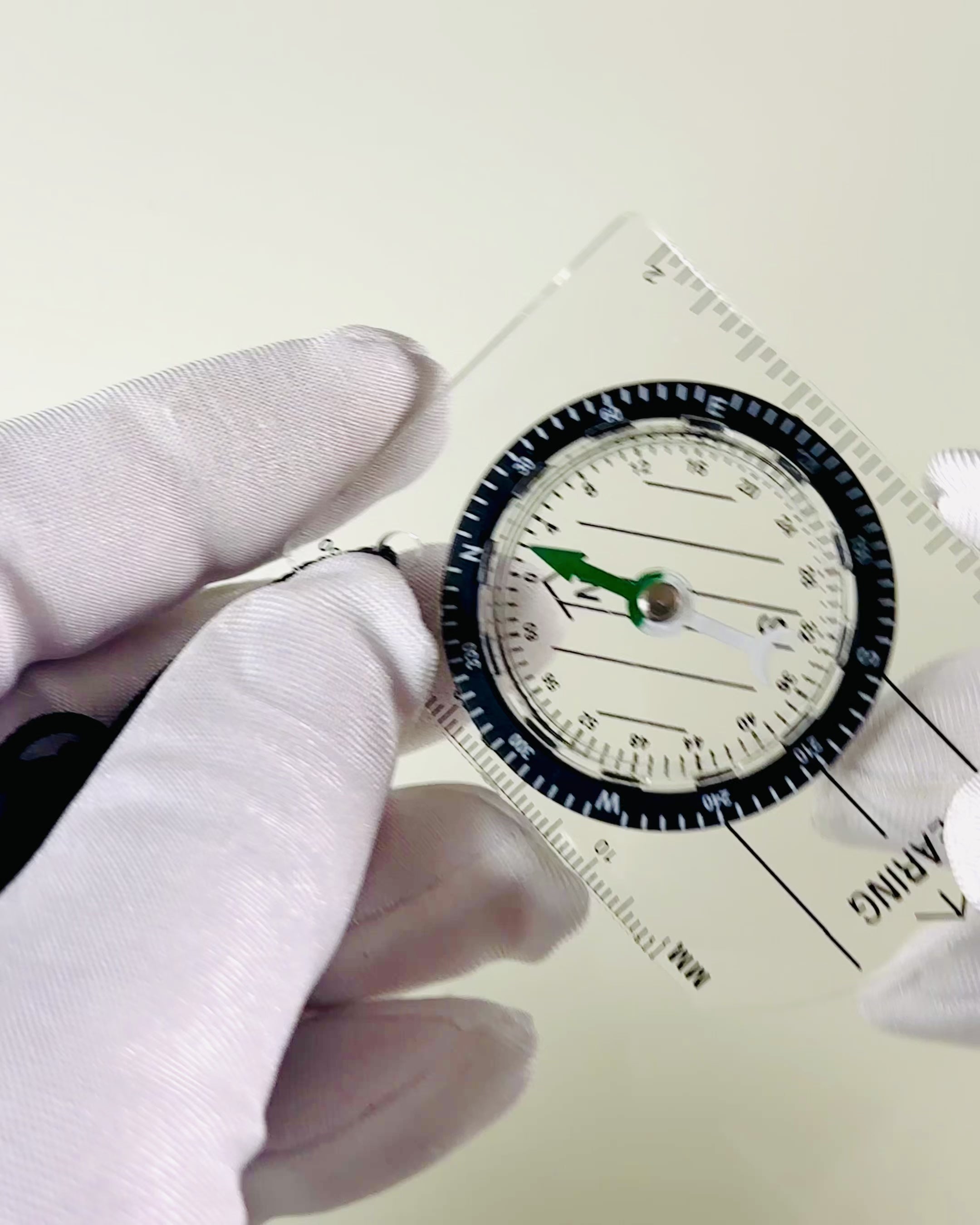 Turistkompass "Przewodnik Awanturnika" - Gjennomsiktig, Mini Akryl med Hengende Snor og Kartskala, med gravering