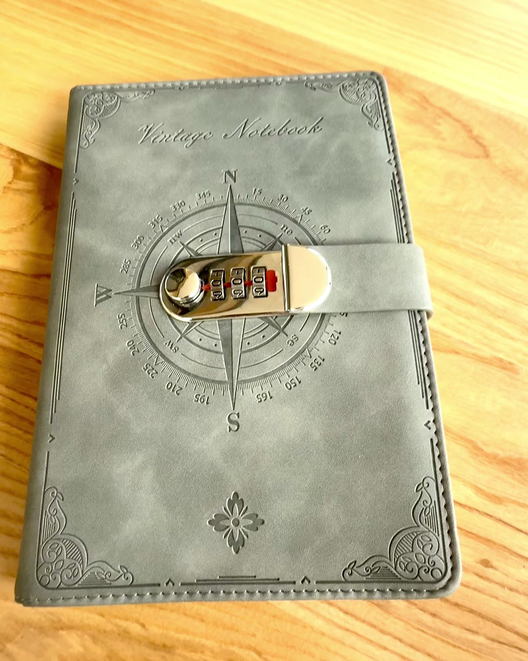 Hemmelig Notatbok A5 Vintage med kodelås - Velg Din Stil, personalisering med gravering som gave